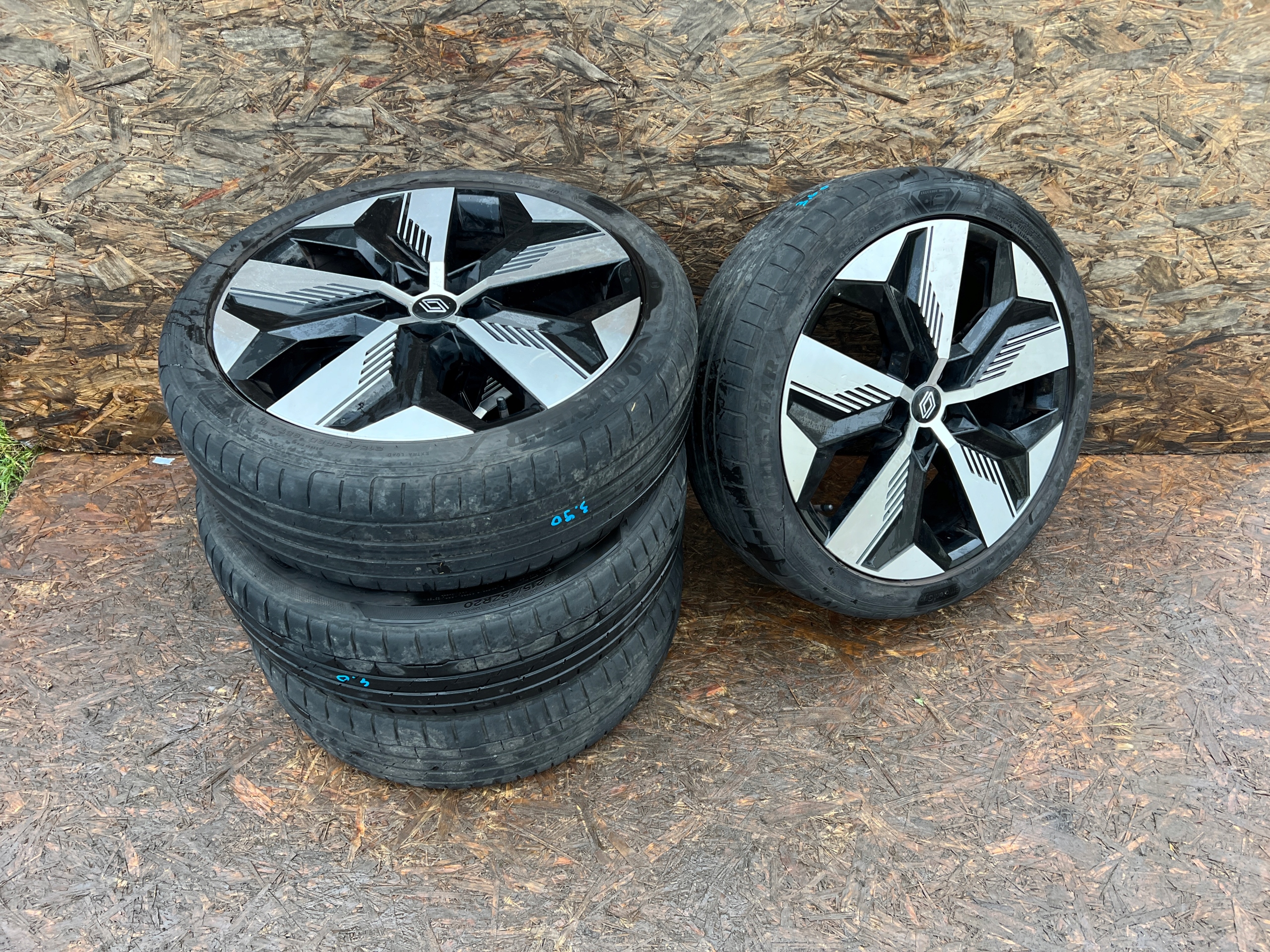 RENAULT MEGANE V E-TECH discs aluminium wheels tyres 20" 215/45R20 215/45/20