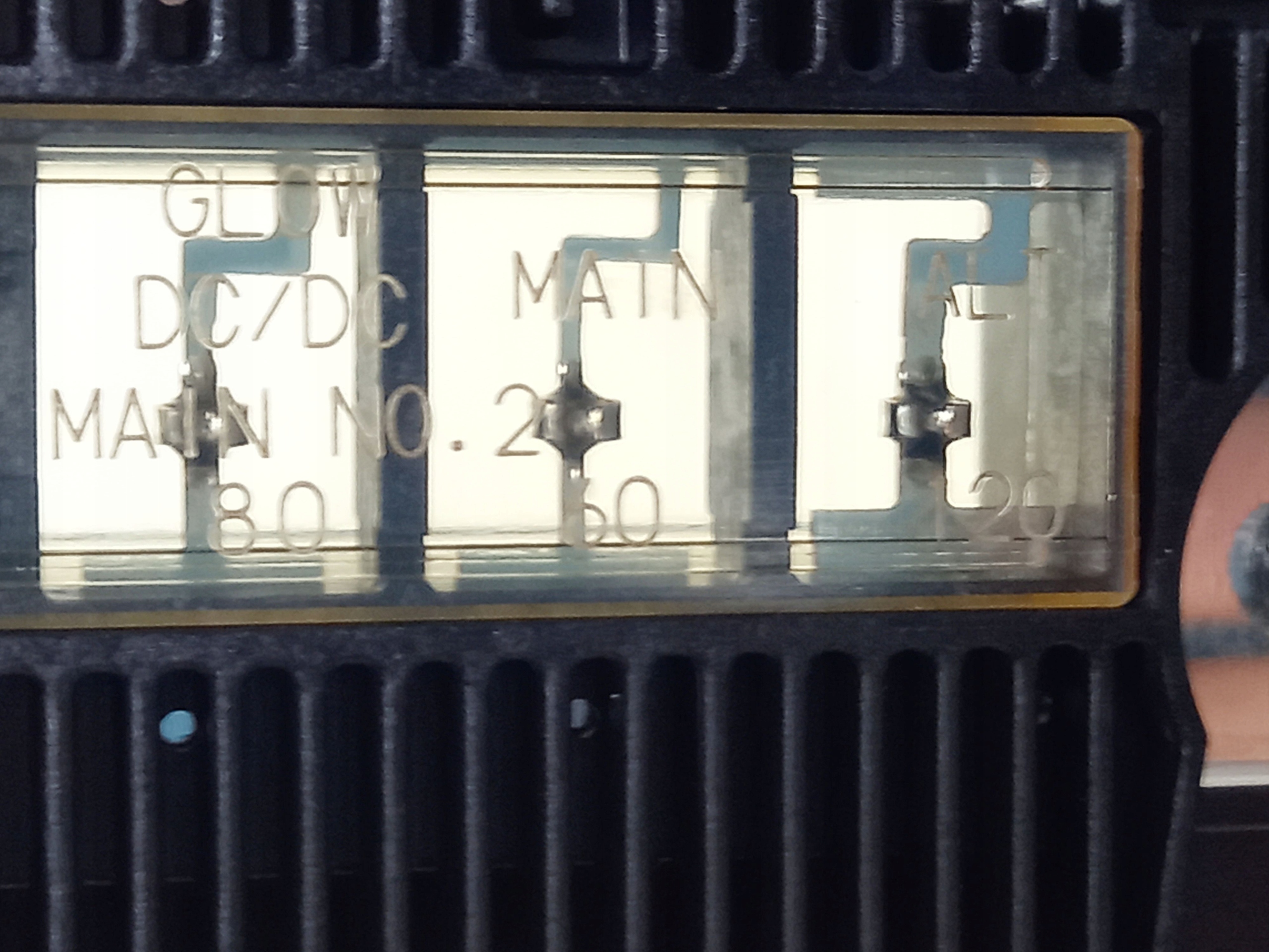 YARIS II 05 11 1 4 D4D MODUL BEZPIECZNIKOW KLEMA Type Mixed set