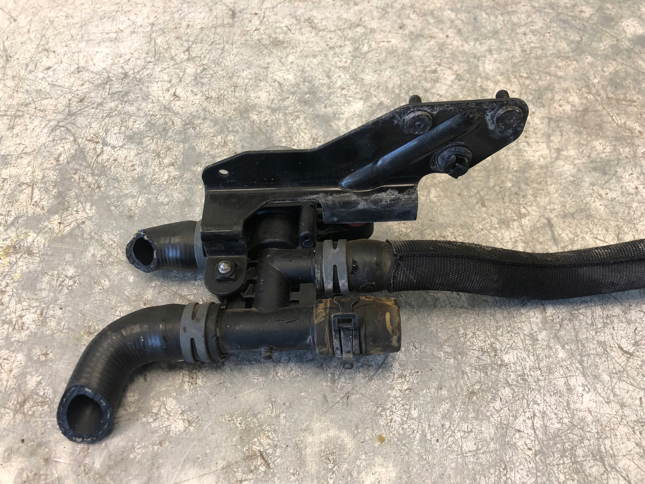 supplementare pompa d’acqua AUDI A4 B8 8K0820035A