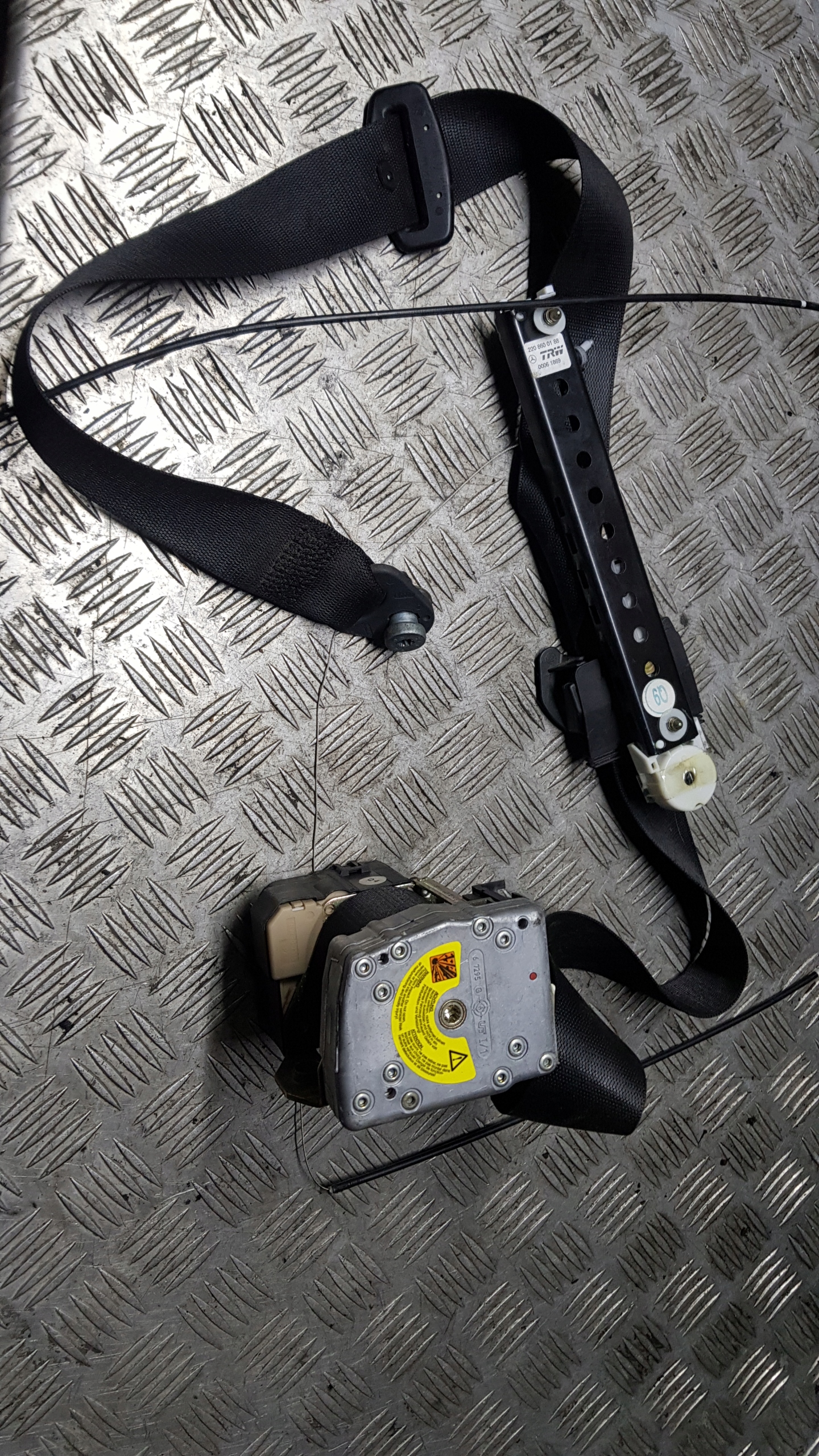 MERCEDES W220 tension belt safety left front