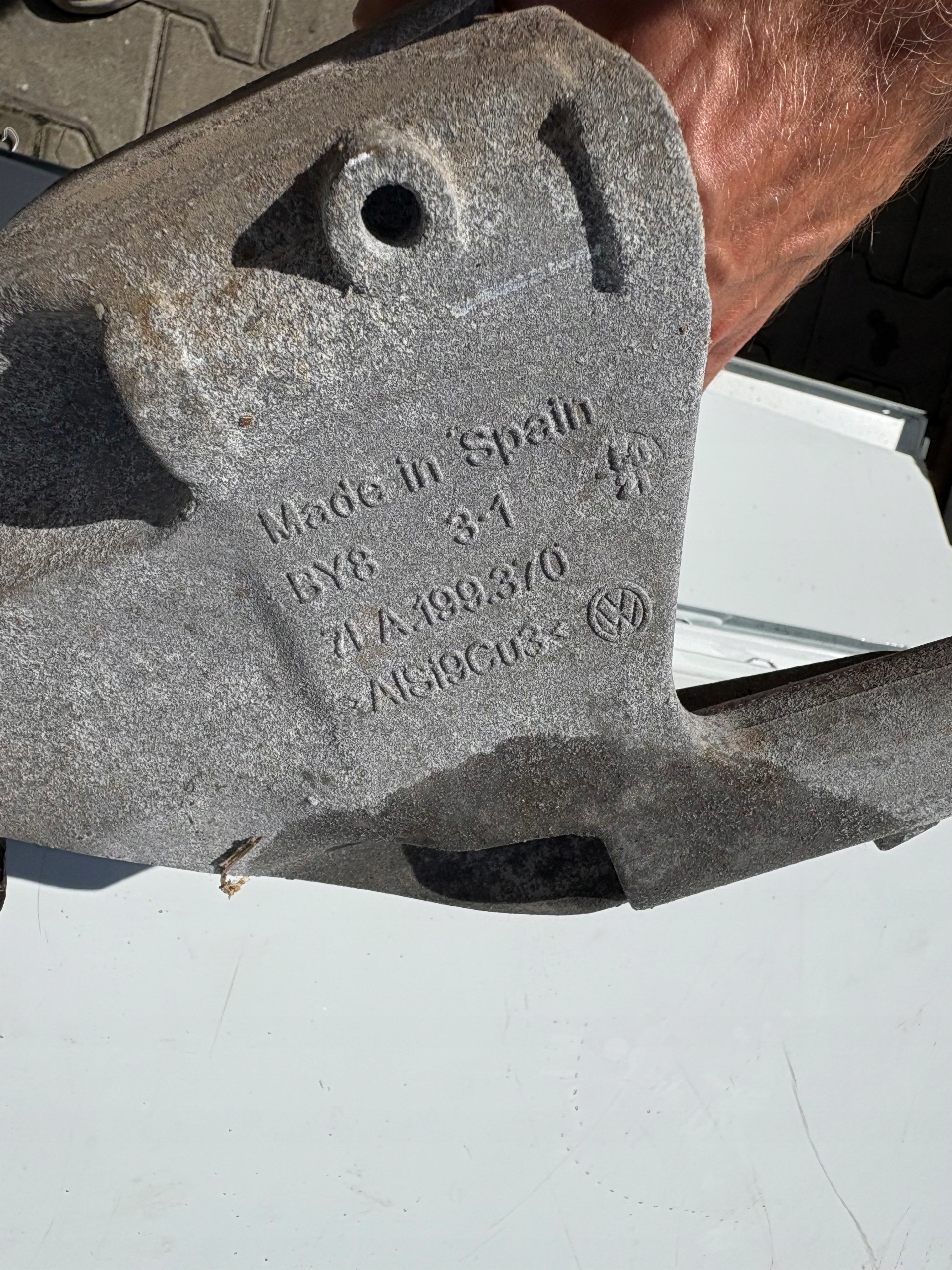 VW TRANSPORTER T5 T6 T6.1 2,0 TD engine mount holder 7LA199370A