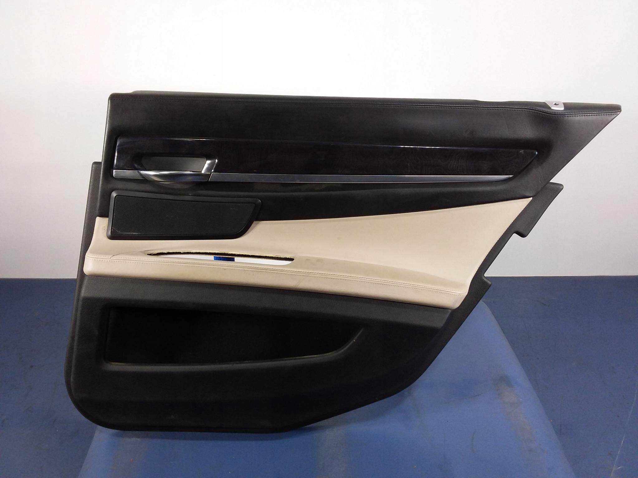 9161260 - BMW 7 F01 оббивка задньої правої двері