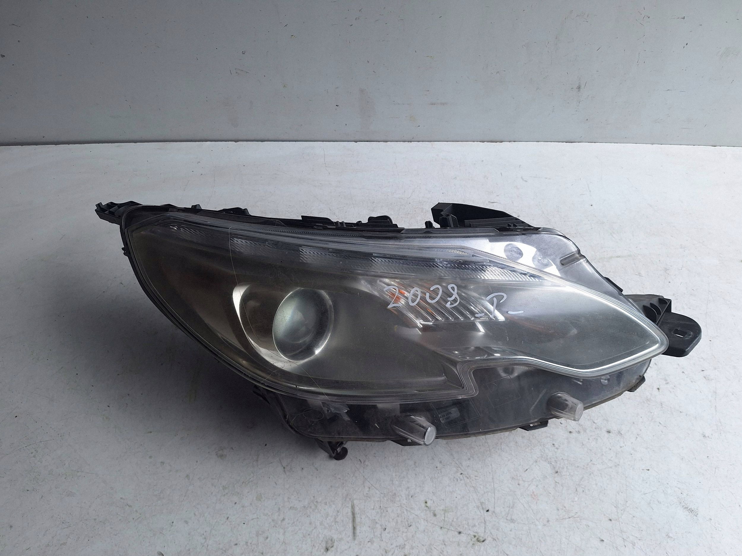 PEUGEOT 2008 a 13-16 světlo pravá UK-pravostranné řízení 9677810080