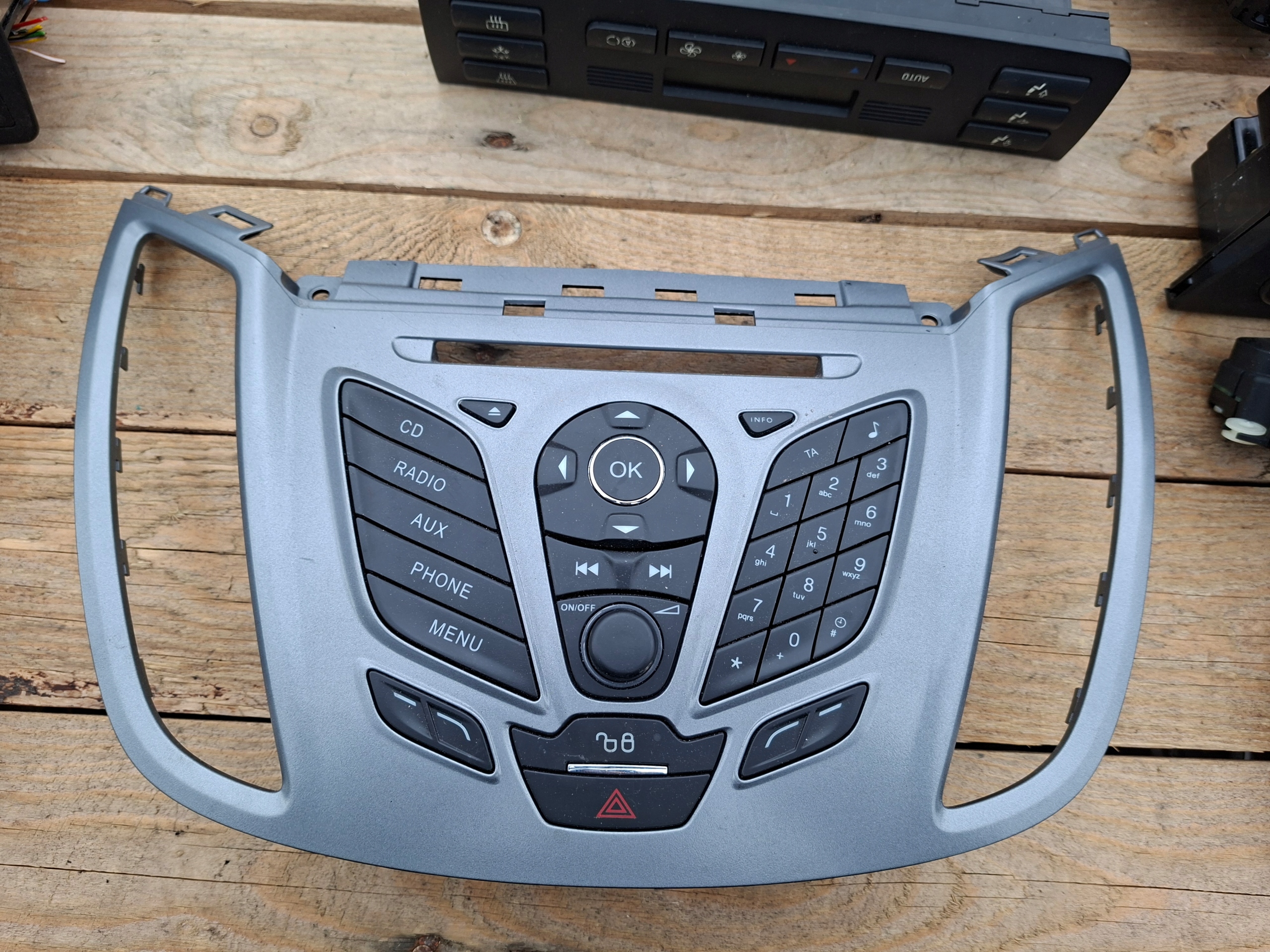 PANEL RADIA BOCCHETTE FORD FOCUS MK3 LIFT 331445000