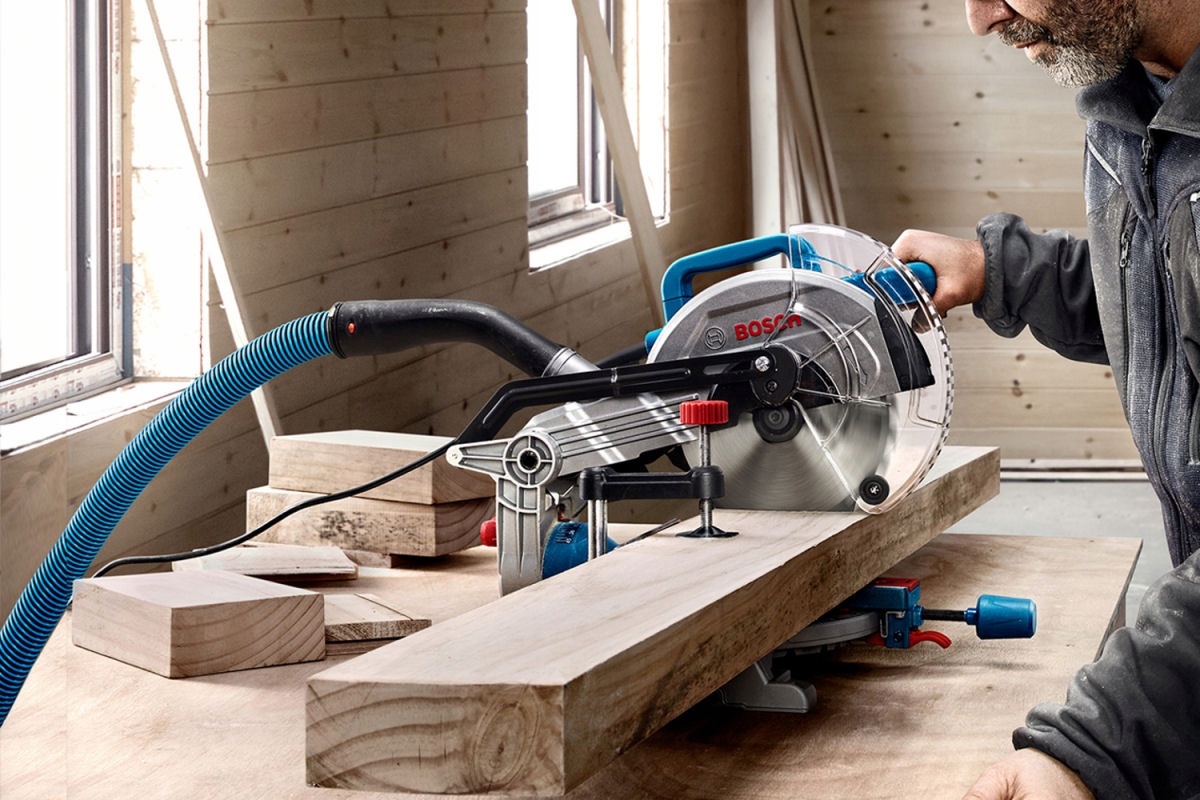 UKOŚNICA z laserem GCM 216 BOSCH + STÓŁ GTA 2600 Szerokość cięcia przy 90 stopniach 123 mm