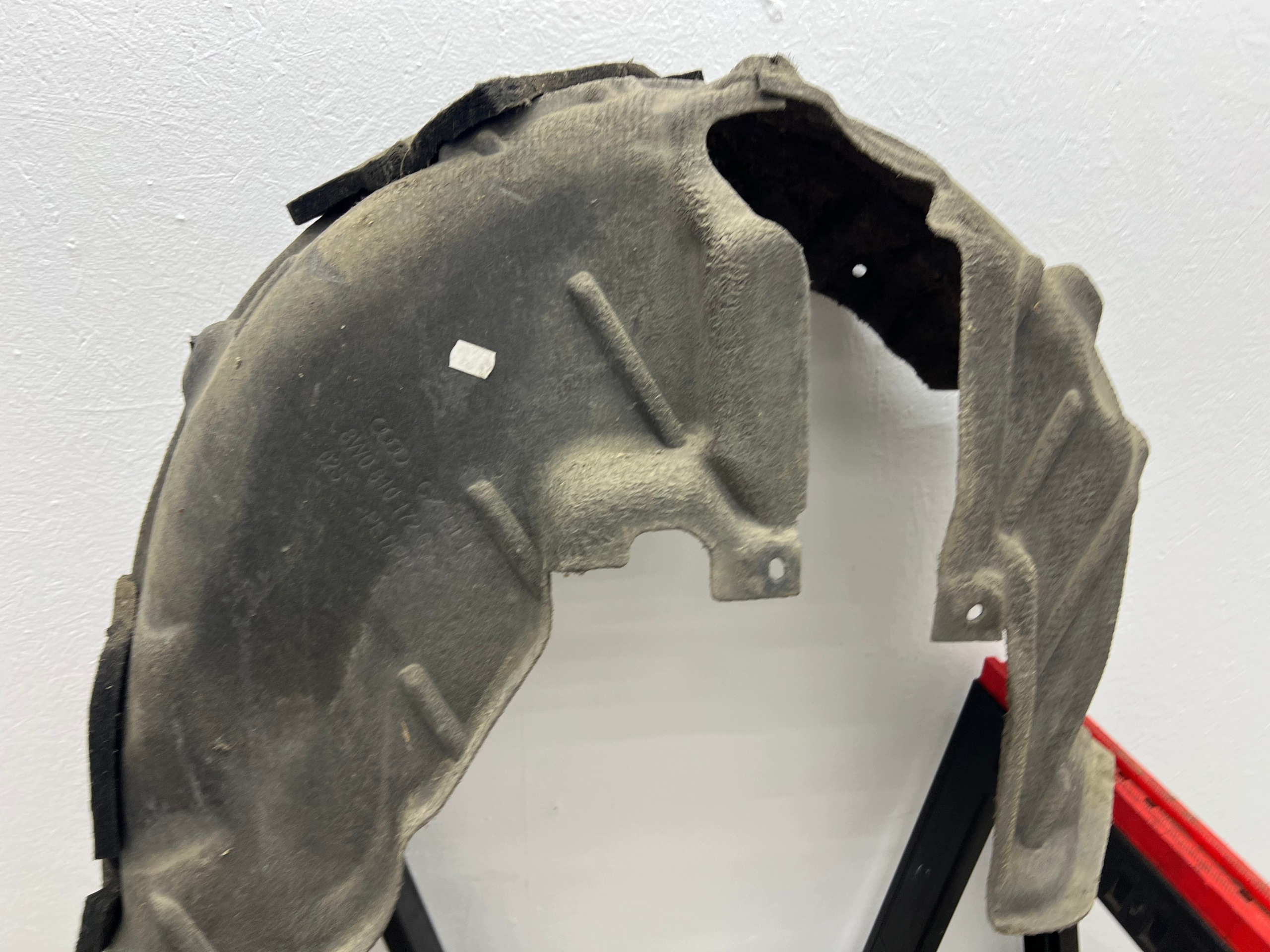 mudguard AUDI A4 B9 KOMBI right rear part 8W0810172G