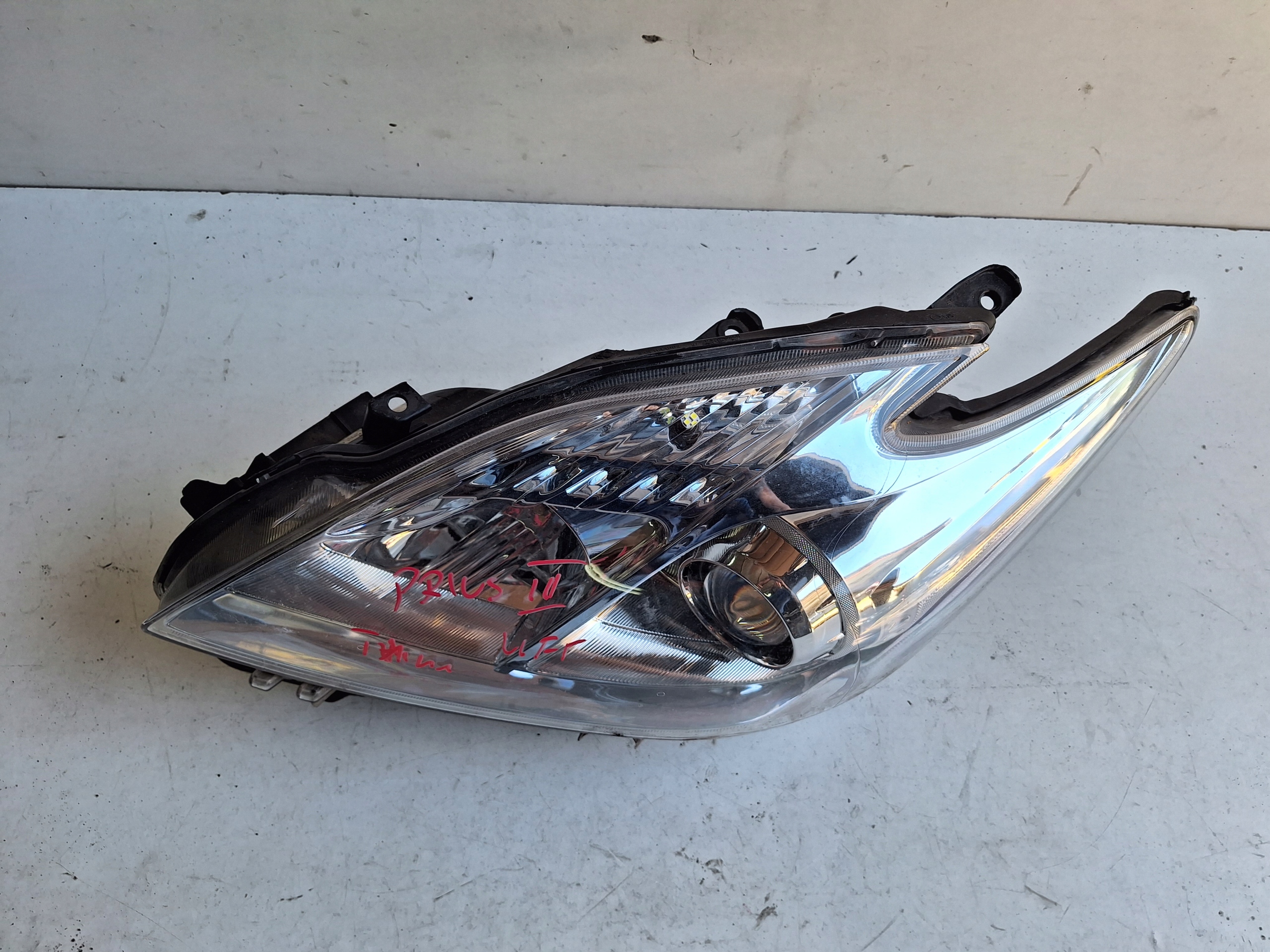 TOYOTA PRIUS III LIFT 12-15 light left