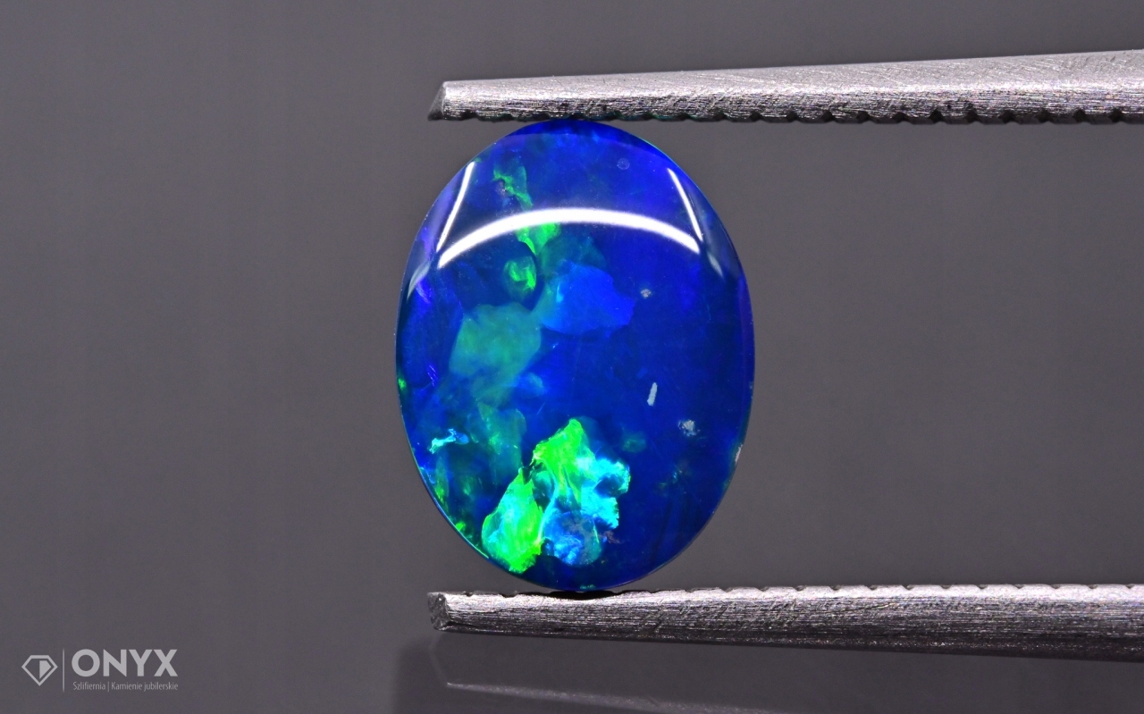 Opal Australská mělká konvexní dublet ovál 8x6 m