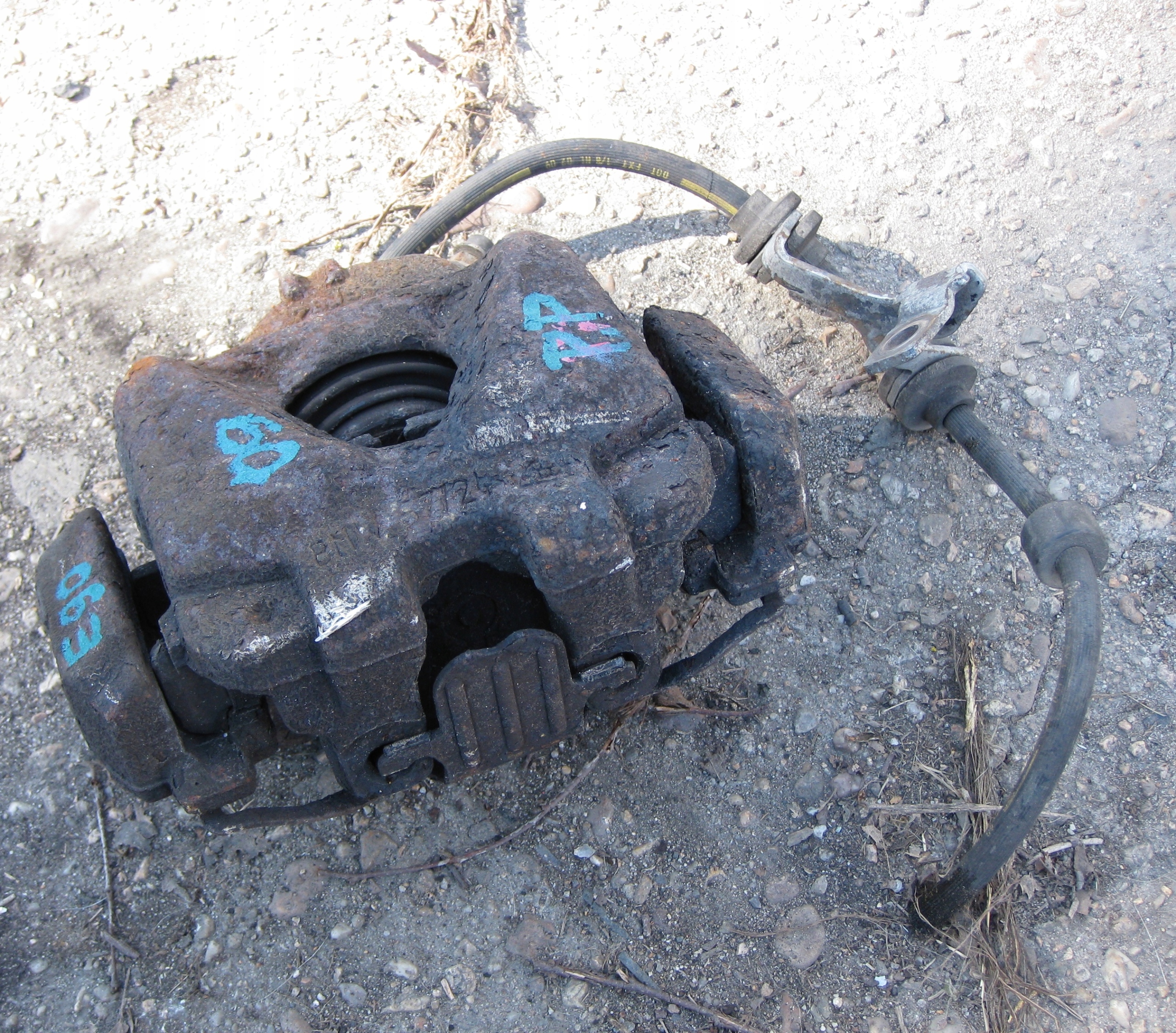 BMW E90 2.0 D 05R caliper brake right front