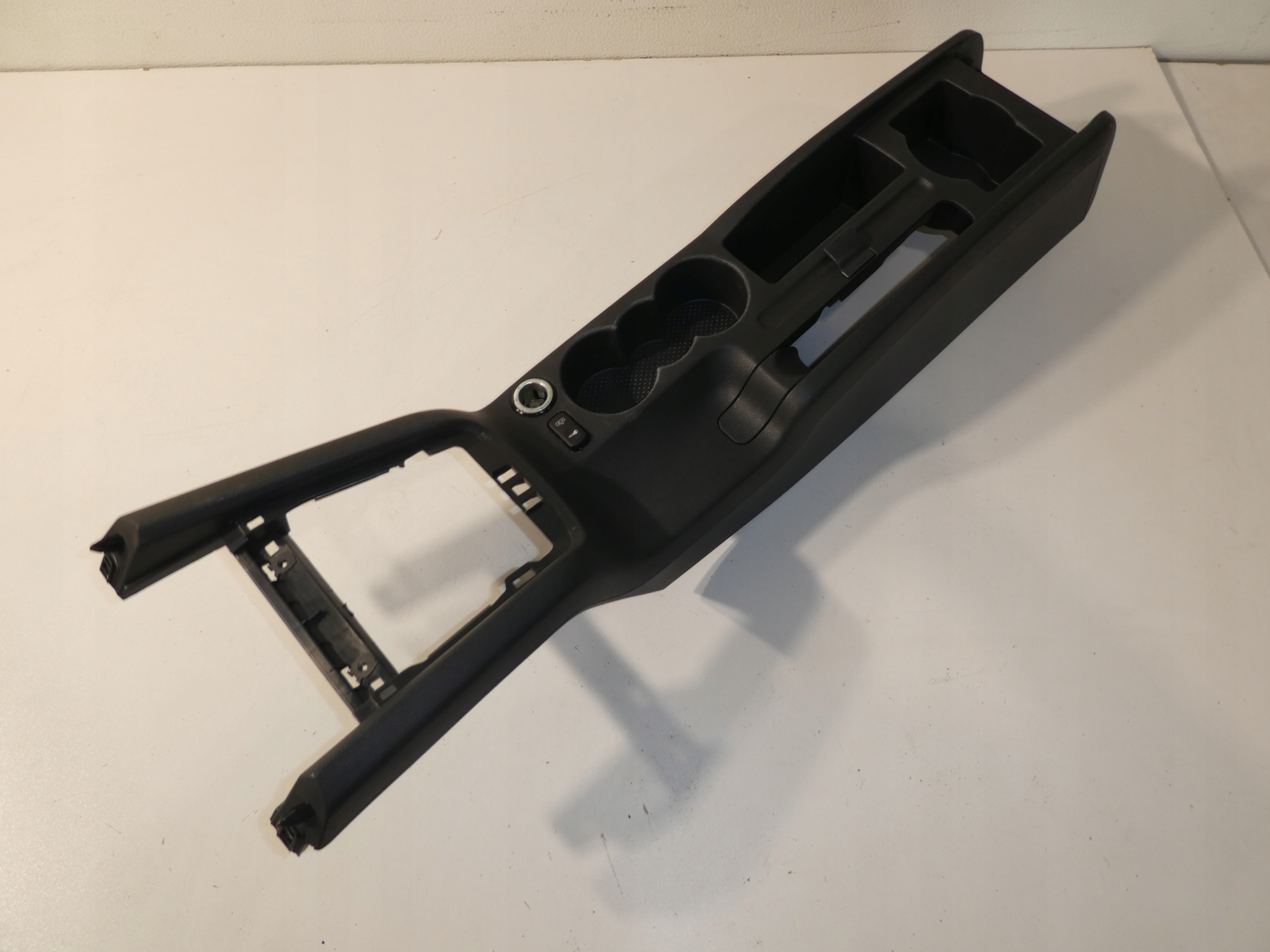 SKODA YETI LIFT TUNEL MITTE 1Z1863242