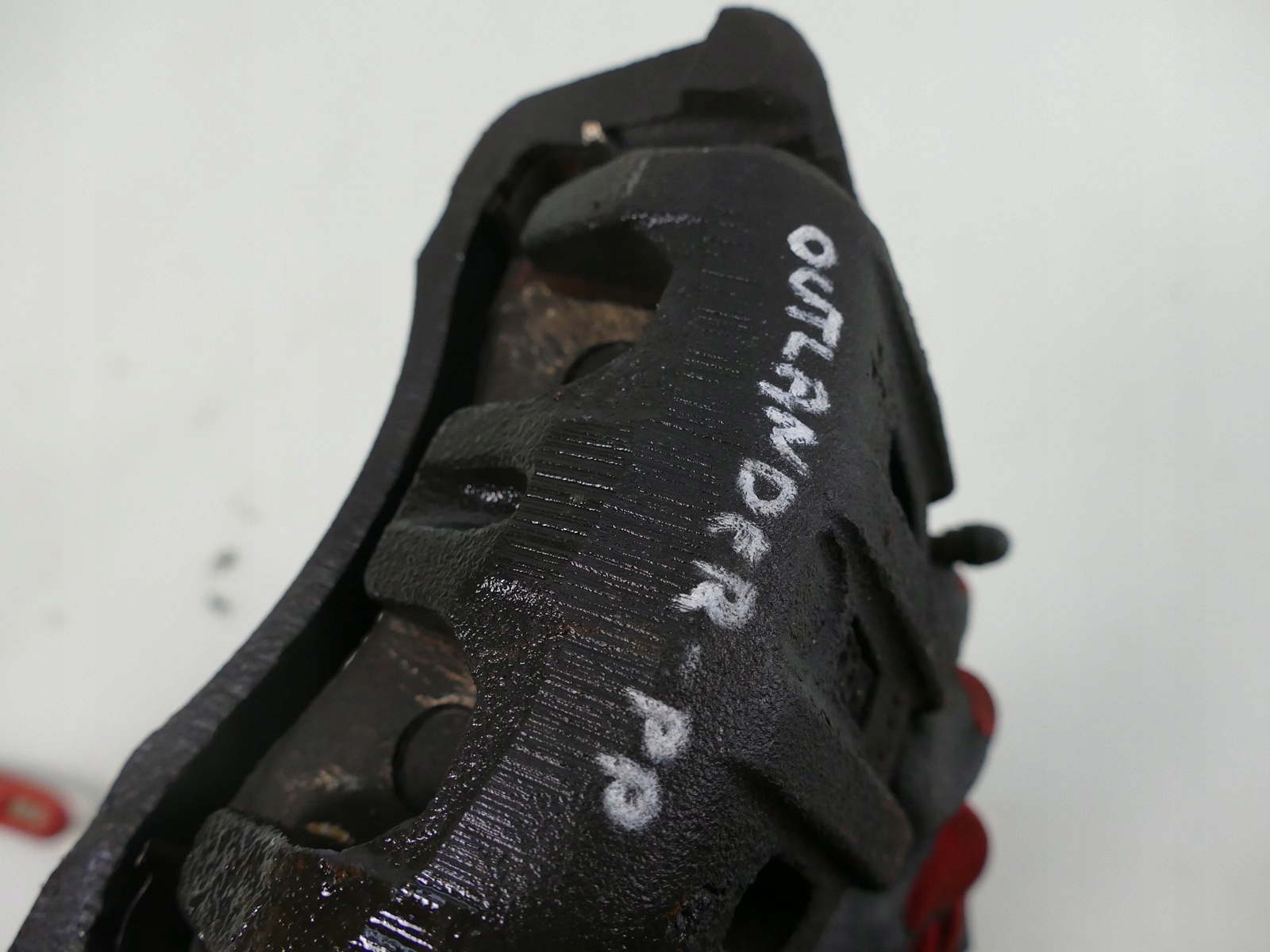 MITSUBISHI OUTLANDER and 2.0 T caliper brake right front