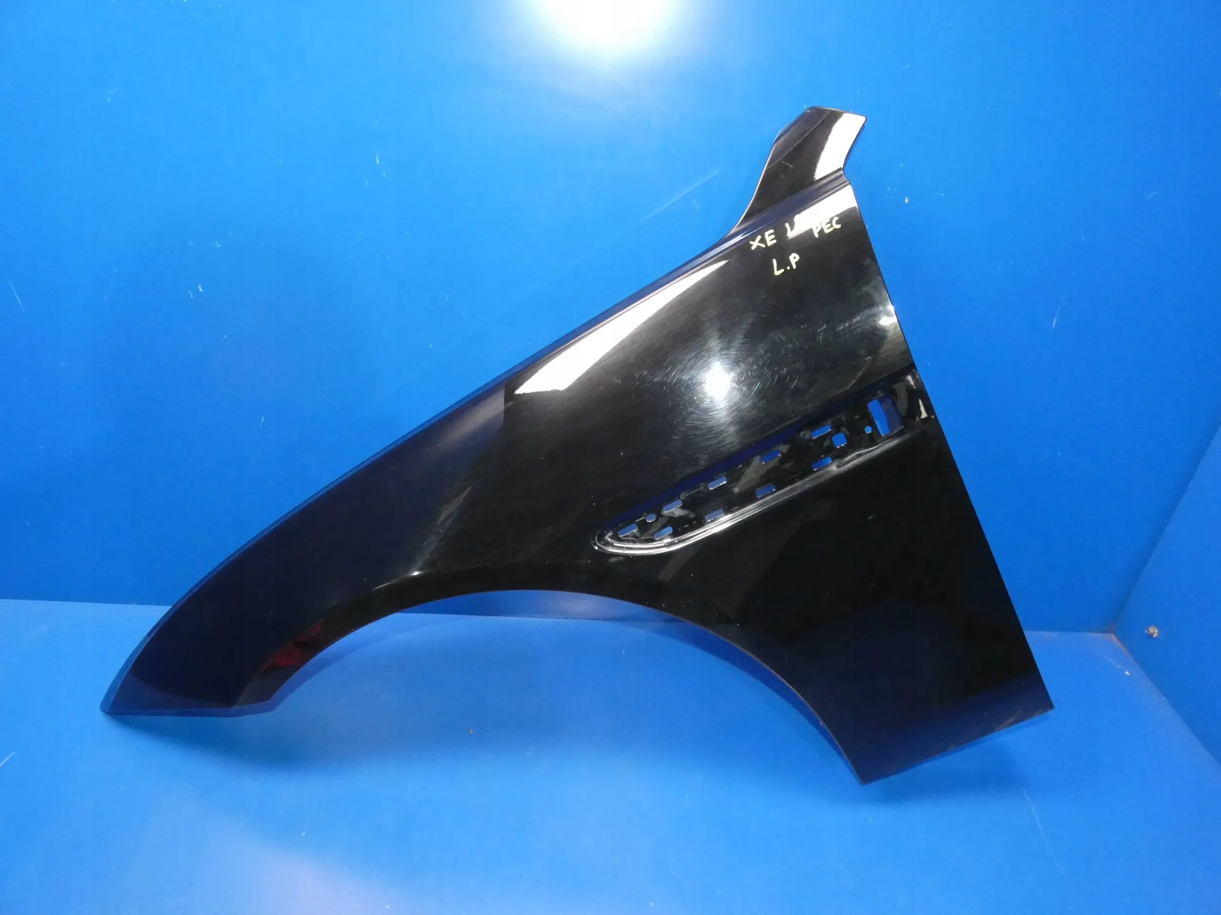 JAGUAR XE X760 fender left front front LRC