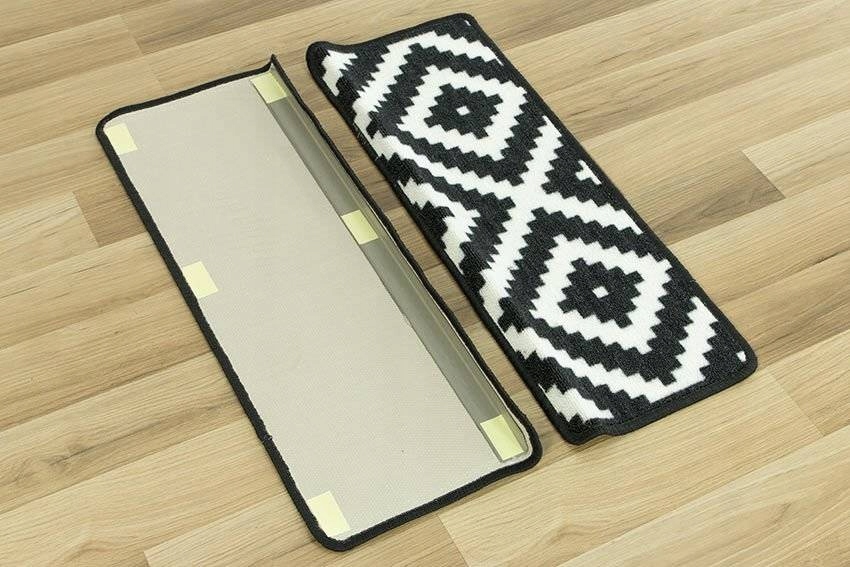 PODGUMOWANE NAKŁADKI TREPY NA SCHODY DREWNIANE ROMBY CZARNE 67x24+3cm Długość (cm) 67 cm