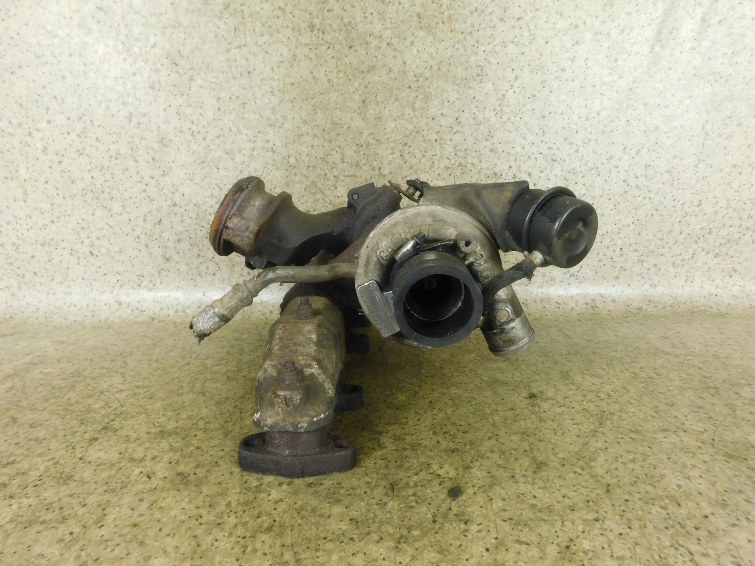 038145701L TURBOSPRĘŻARKA TURBINA VOLKSWAGEN TRANSPORTER IV T4 1.9 TD Numer katalogowy części 038145701L