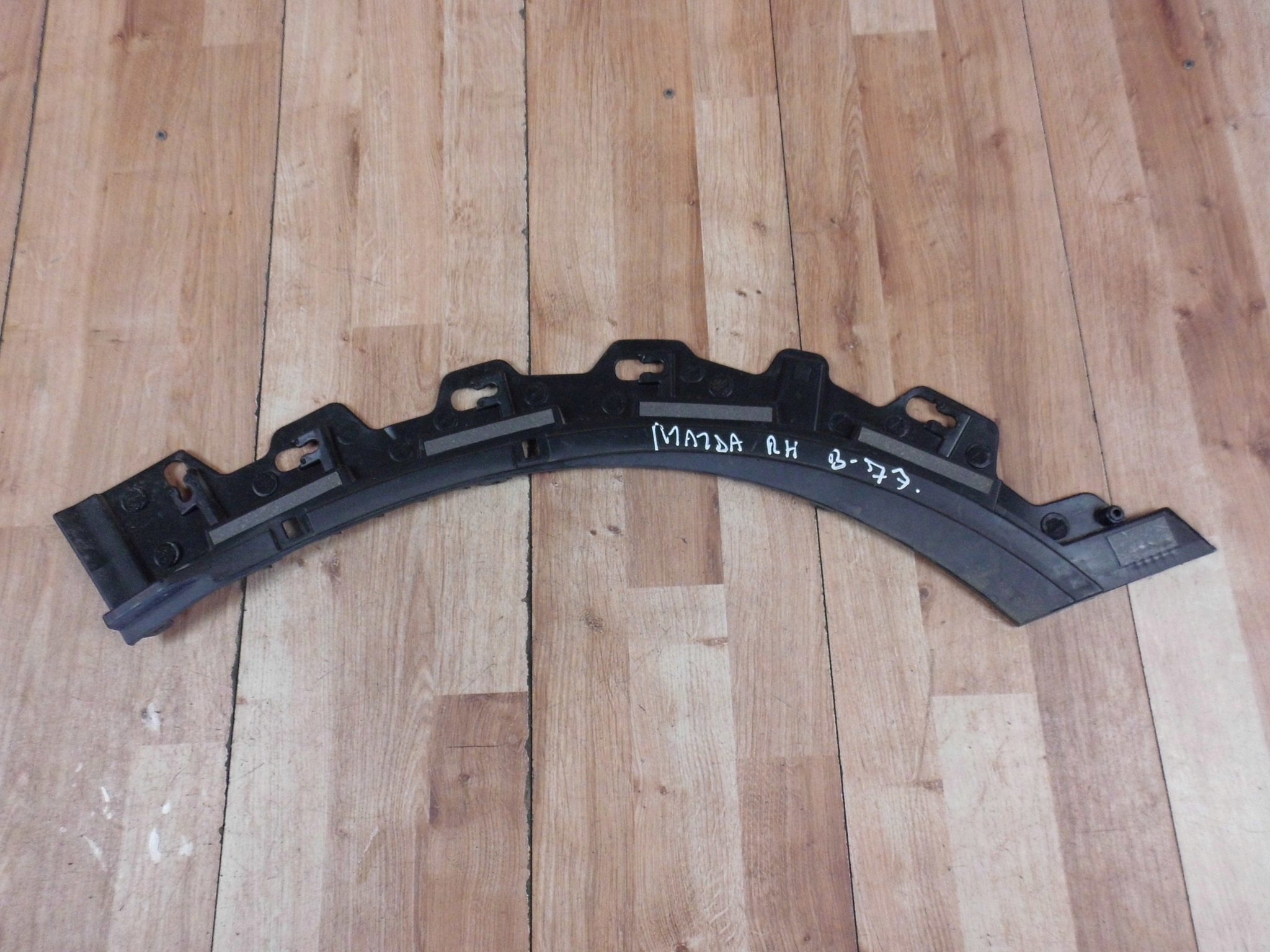 Mazda CX30 Support Support plaque Pare choc Droite Arrière