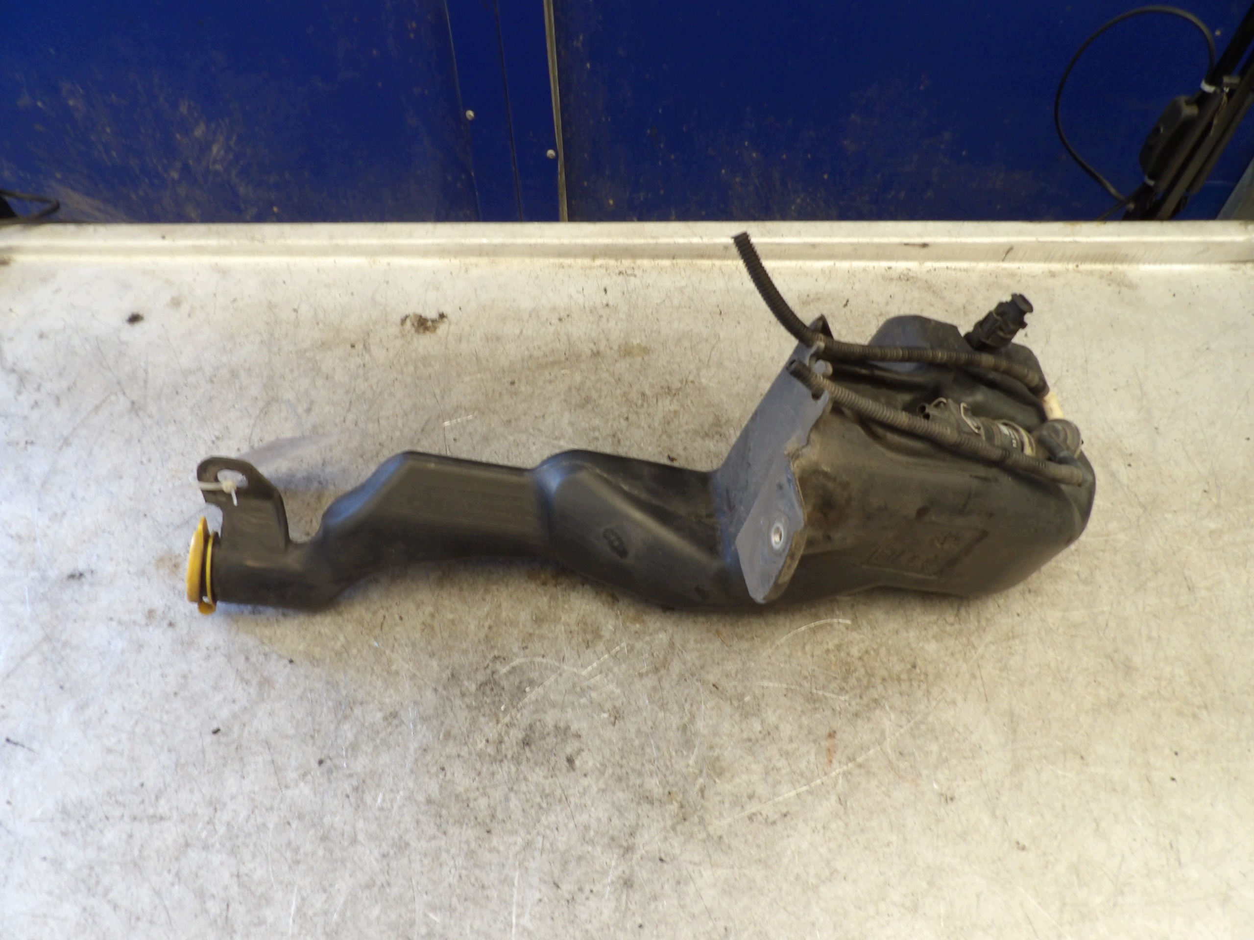 Opel Astra H 1,6 washer fluid tank