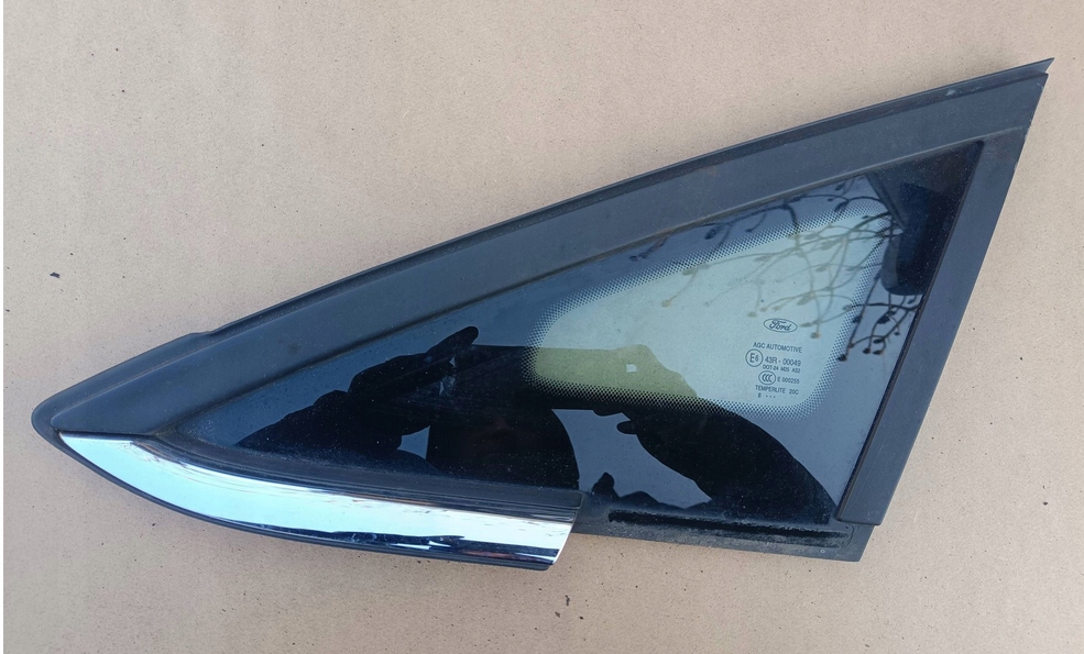 Ford Fiesta MK7 LIFT window trojkatna front (side) left chrom window
