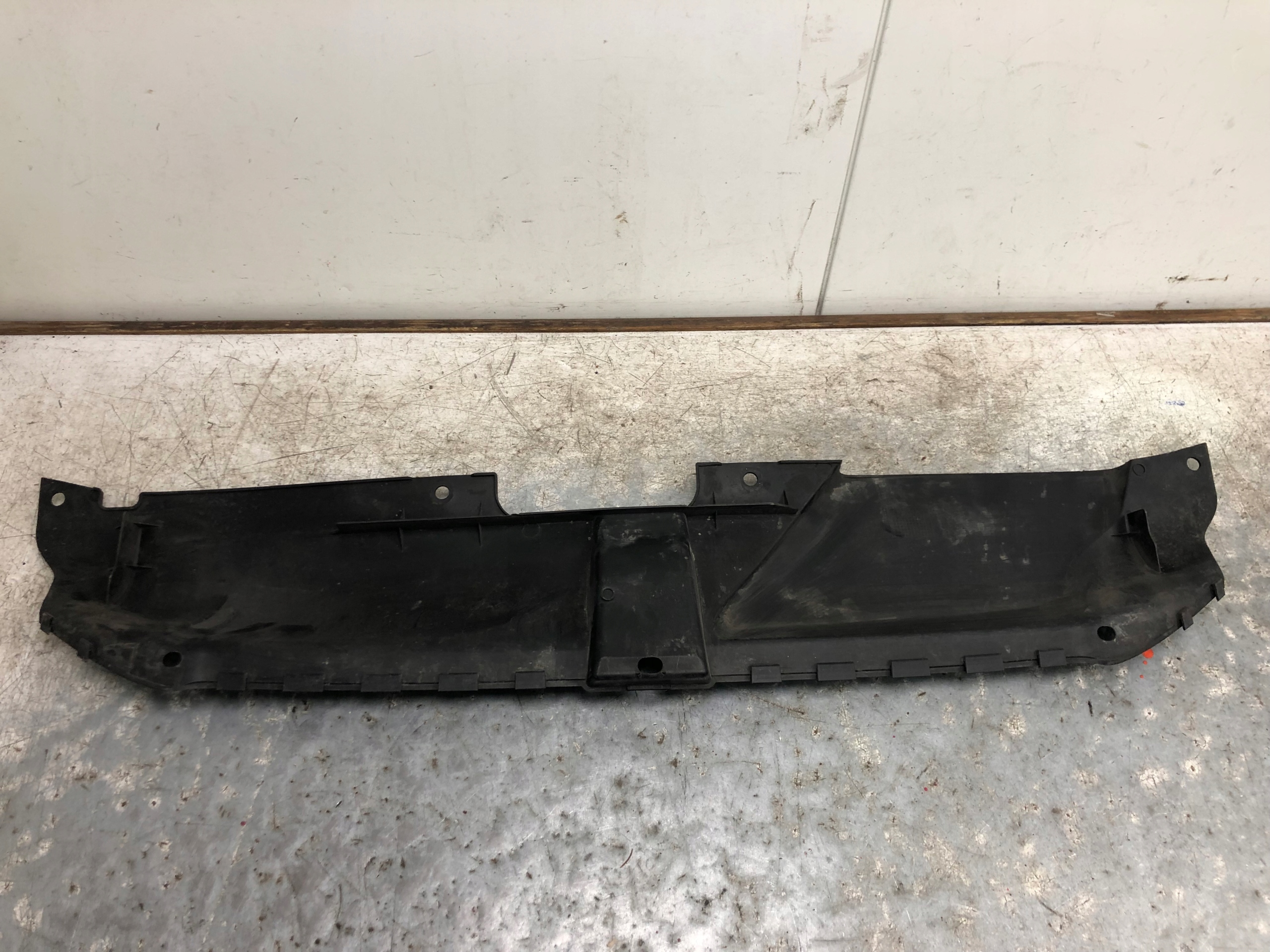 kryt stěny předního AUDI A4 B8 8K0807081