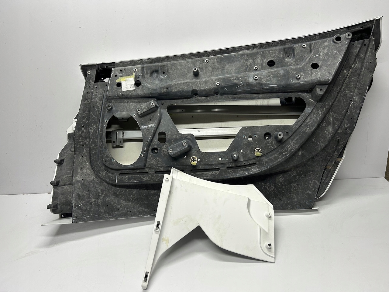 MASERATI MC20 door right + moulding Right Door