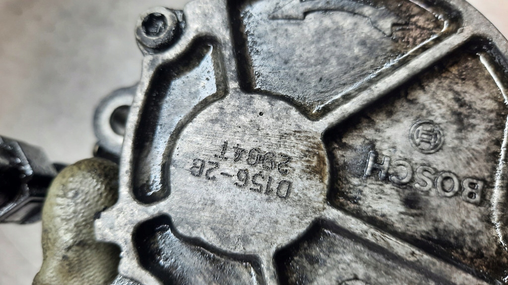 насос вакум D156-2B 2904T volvo V50 1.6