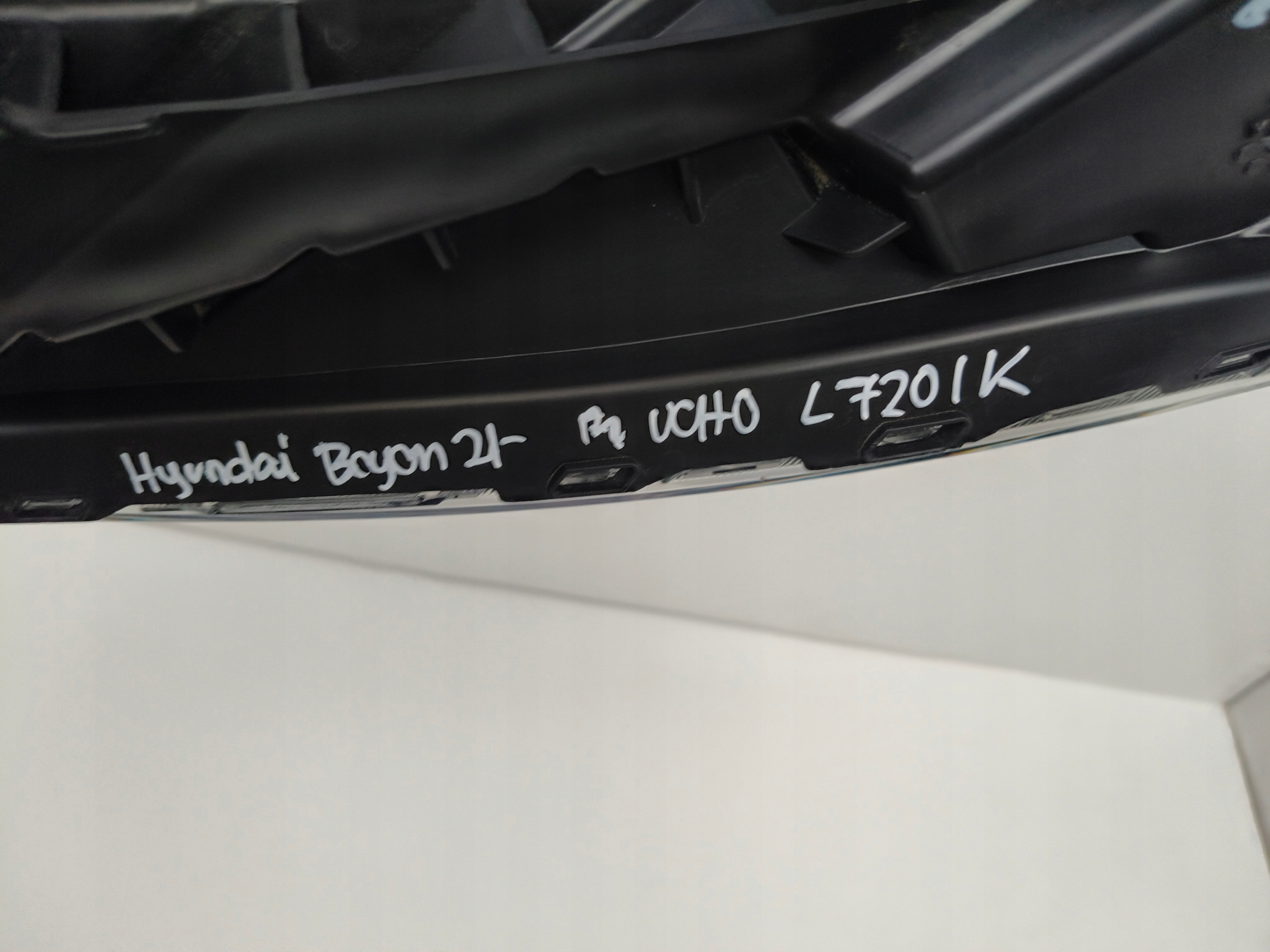 light left REFLEKTOR HYUNDAI BAYON 21