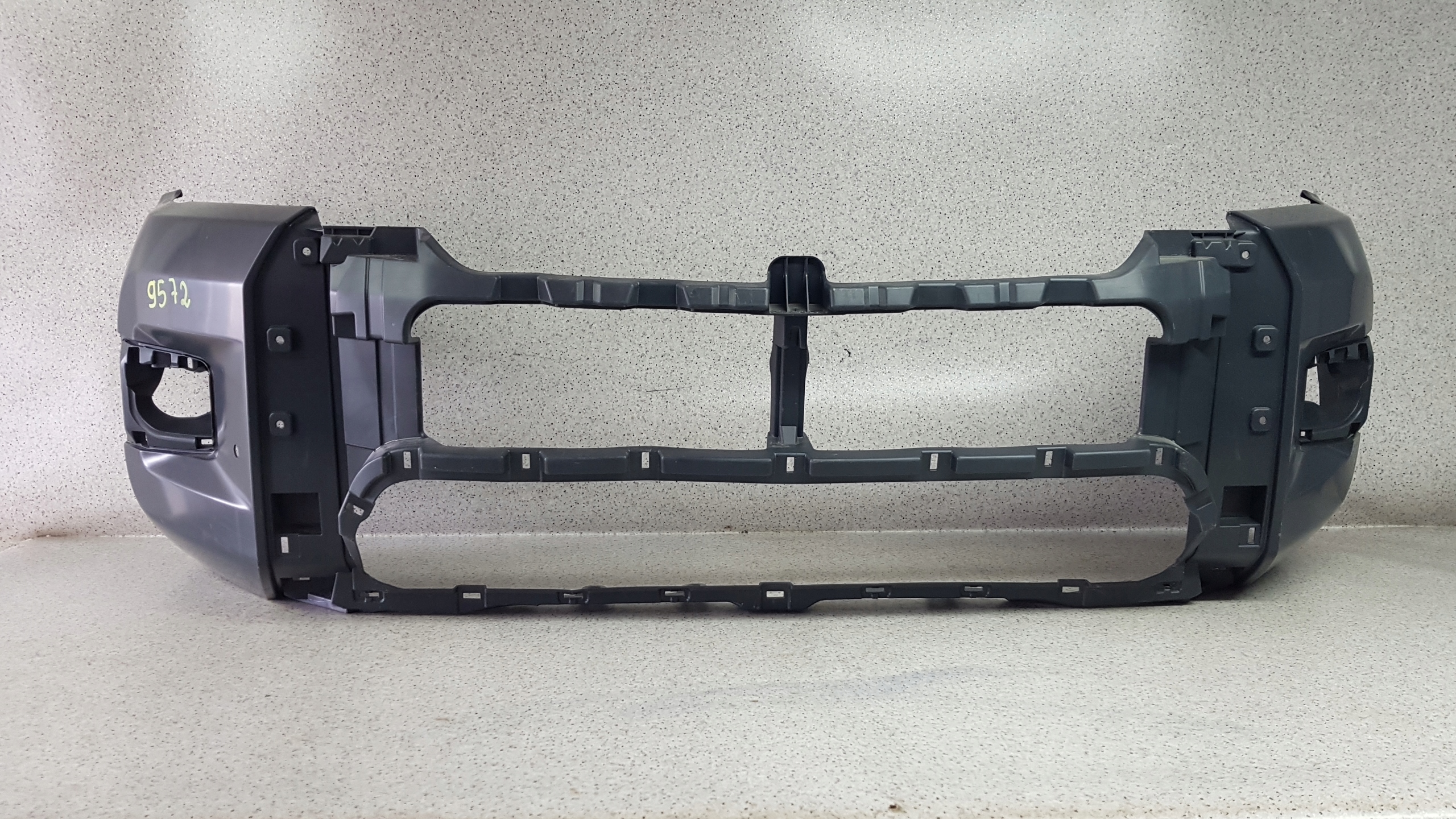 TOYOTA HILUX INVINCIBLE 2020 - new ORGINAL bumper front 9572