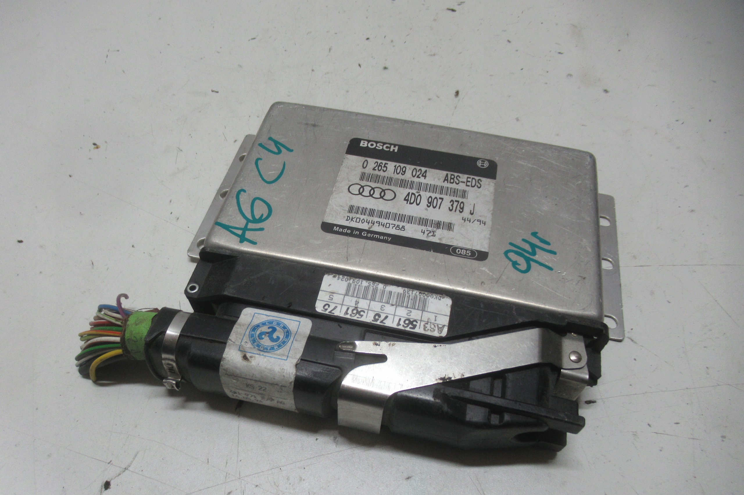 AUDI A6 C4 94R Computer modul Bedienteil ABS 4D0907379J