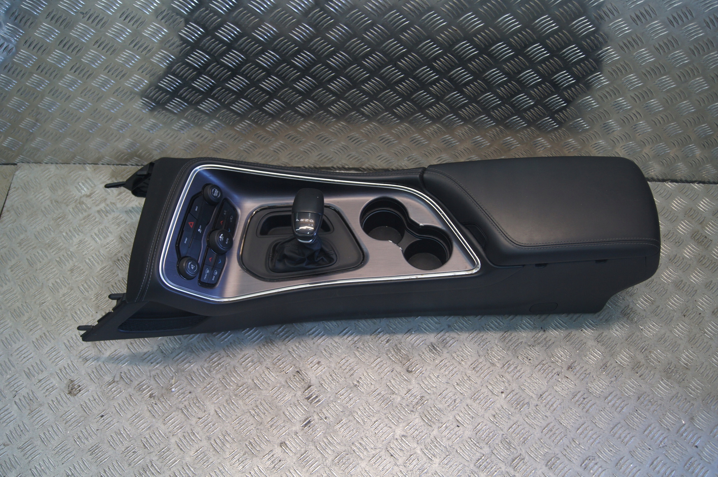 Dodge Challenger LIFT тунель підлокітник 2015+