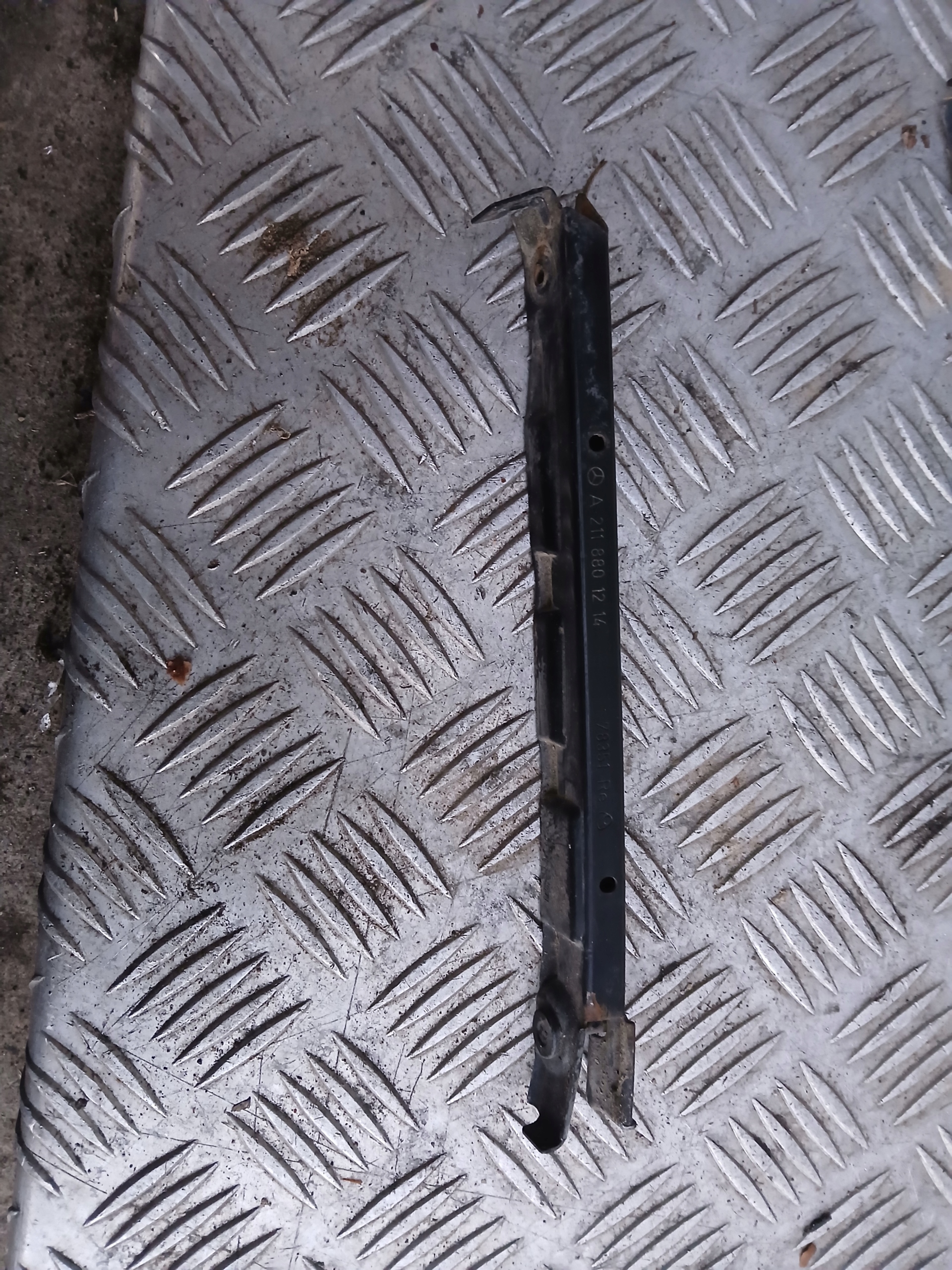 MERCEDES W211 bumper bracket front left or right