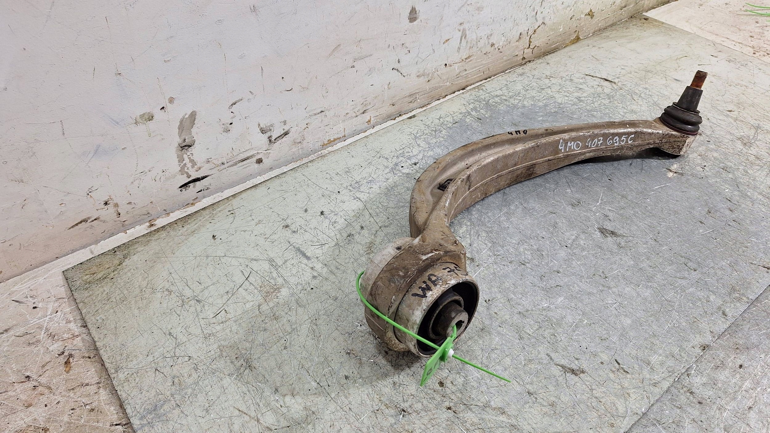 arm left front 4M0407695C AUDI Q7 4M Q8 A8 D5 TOUAREG III
