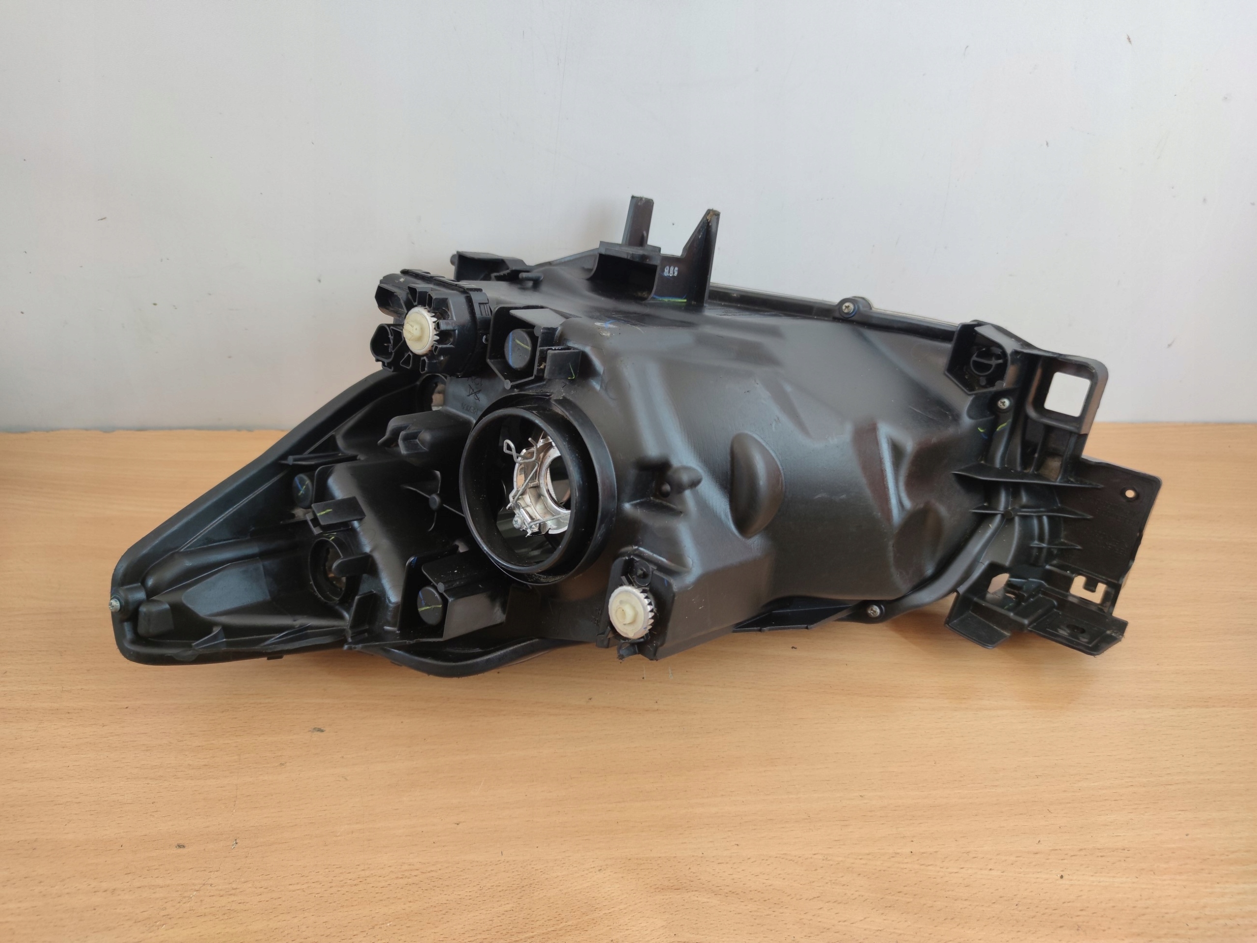 MAZDA II 2 right light front right REFLEKTOR 15-19