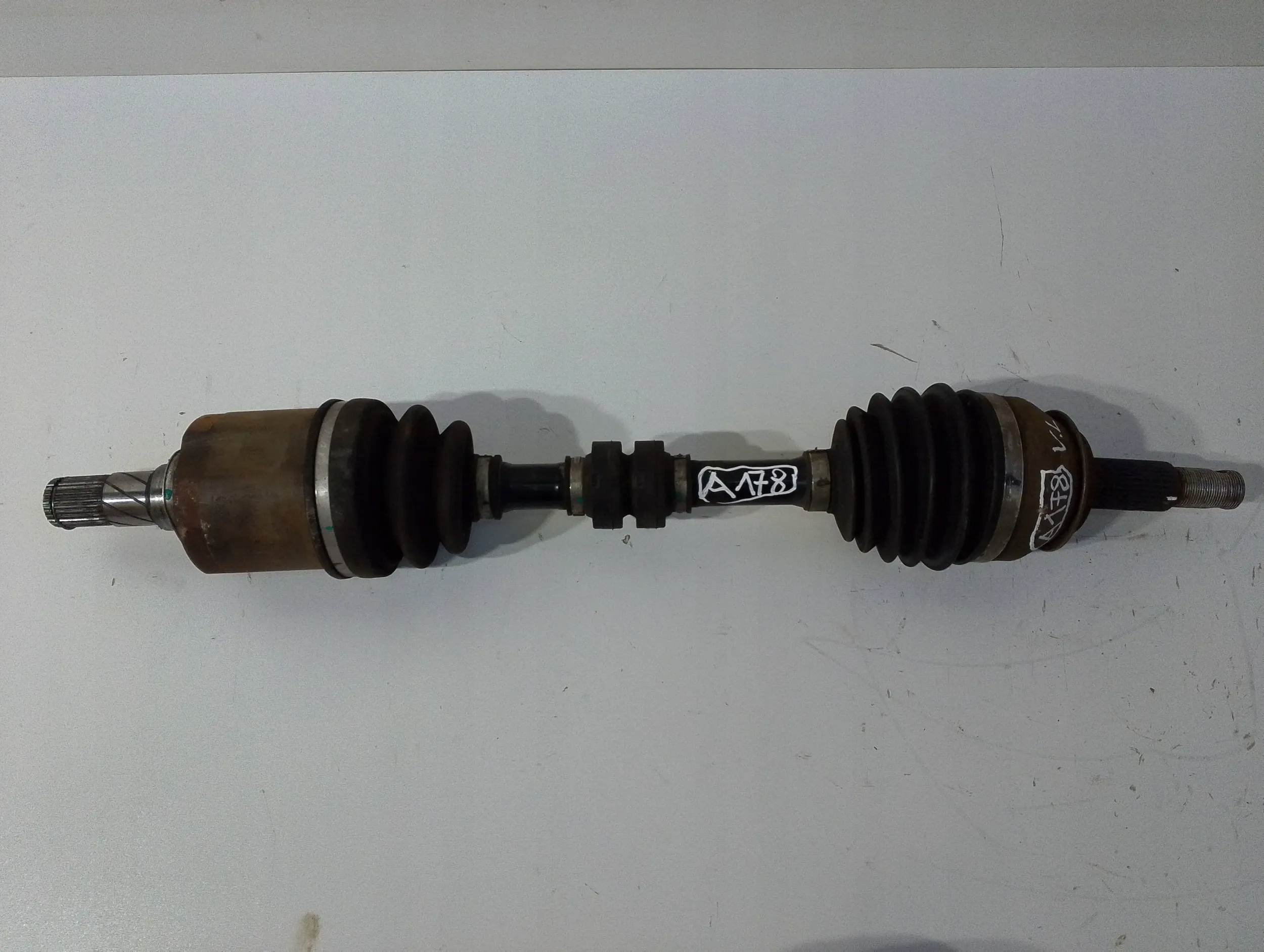 Nissan X-Trail T32 semi-axis front left 2.0 DCI (A178)