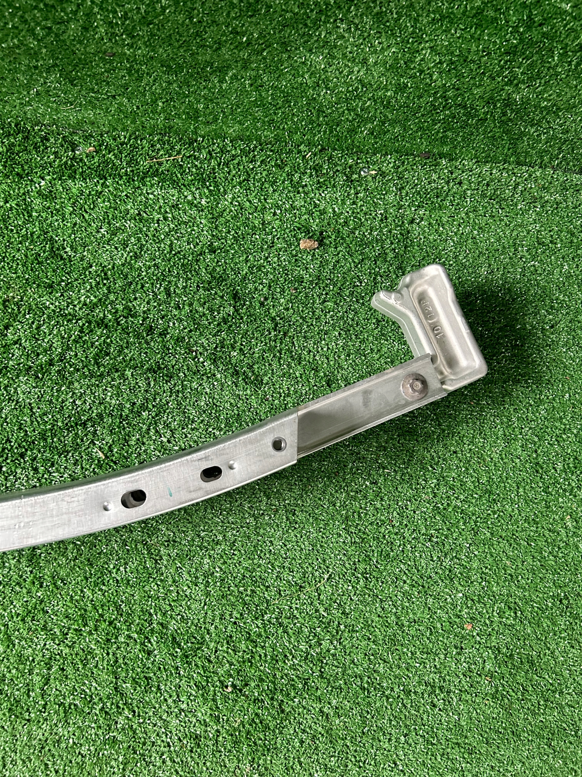 Tesla Y sider front front