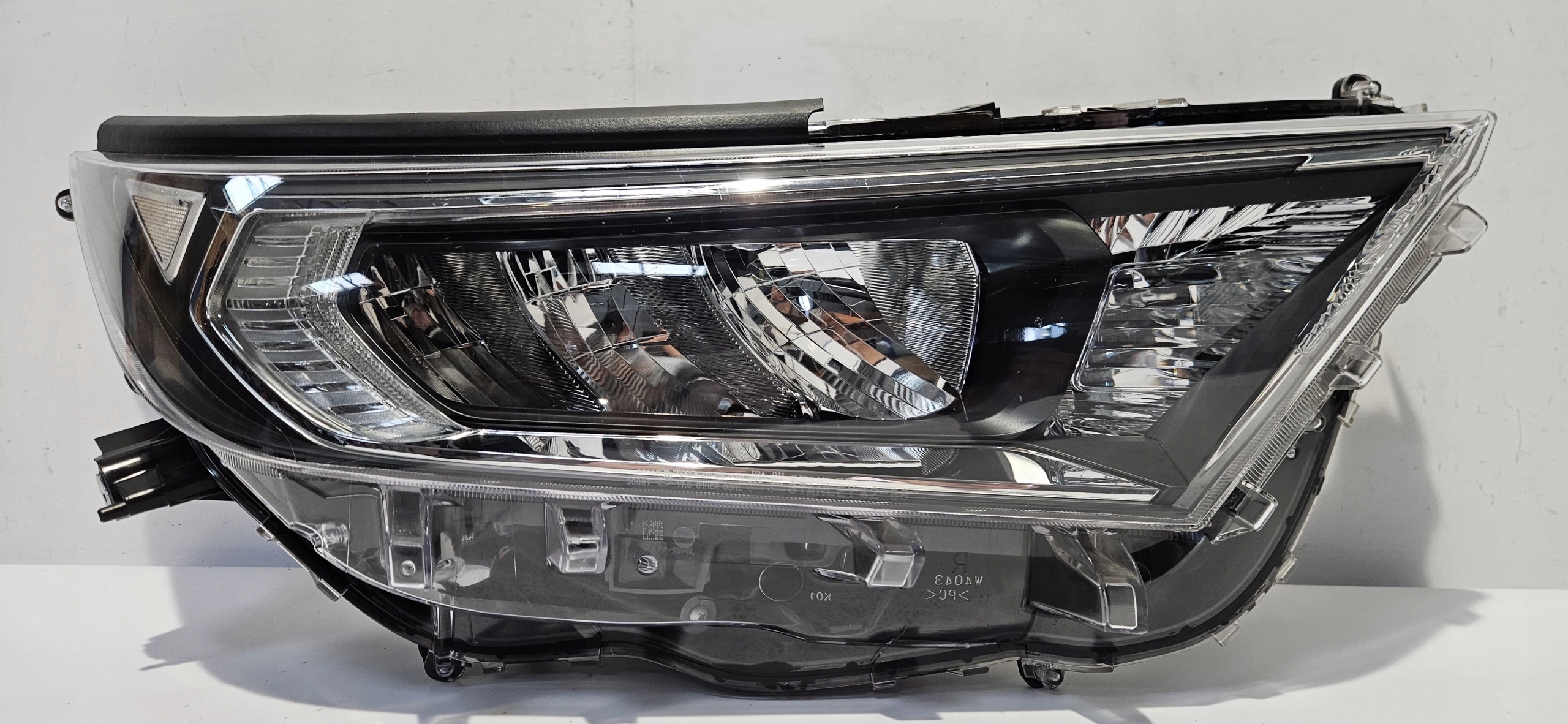 light right front TOYOTA RAV4 V 19- FULL LED original STANLEY 42-88