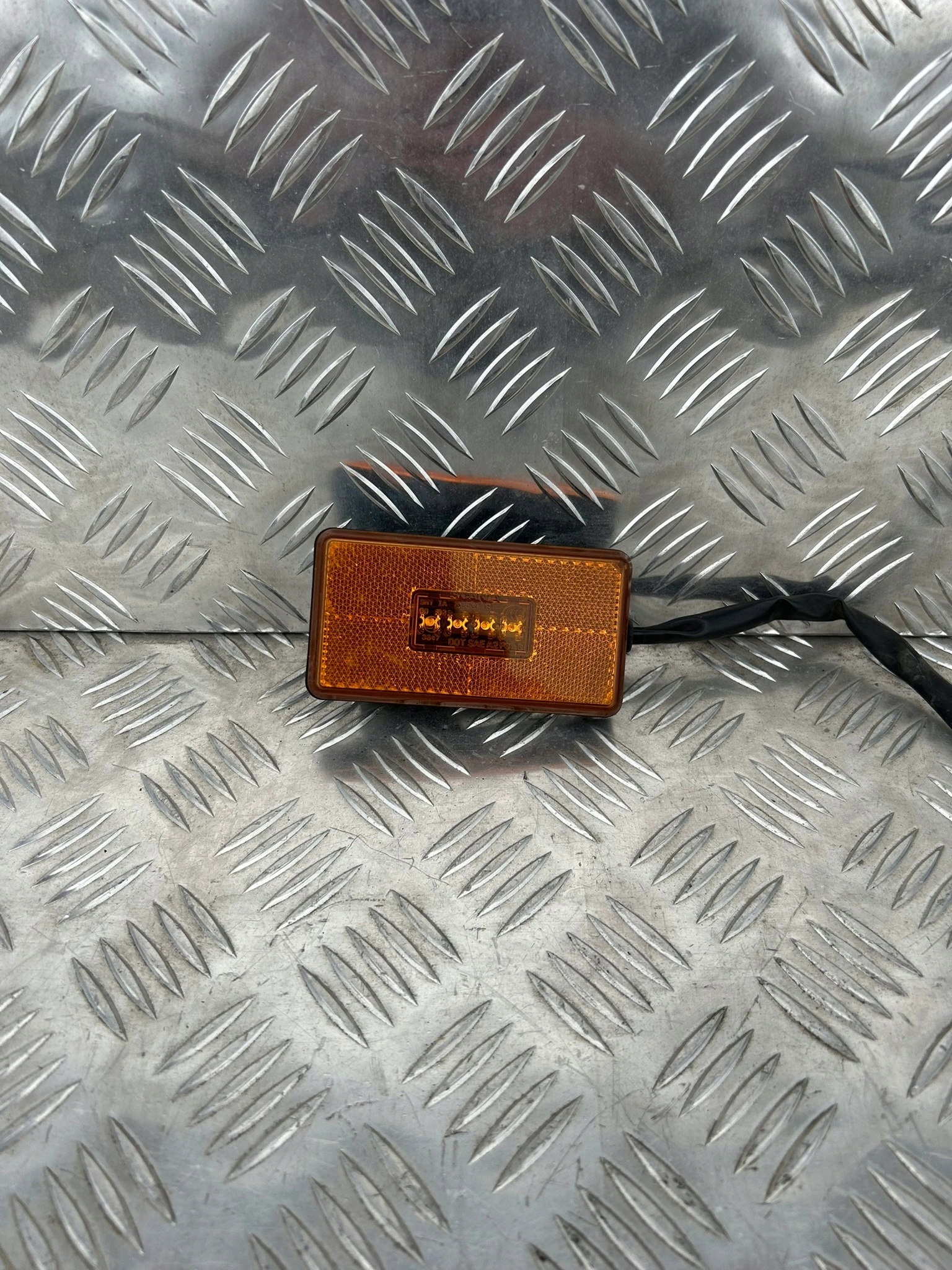 BOCZNE ŚWIATŁO LAMPA OBRYSOWA SCANIA R