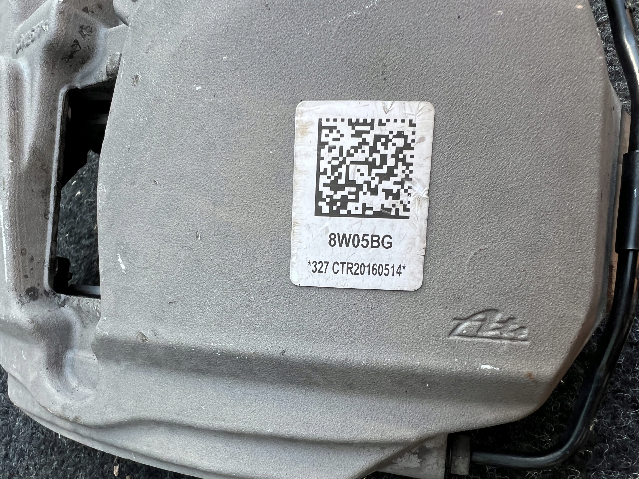 AUDI A4 B9 A5 ZACISK HAMULCOWY PRZEDNI LEWY 8W05BG Producent części Audi OE