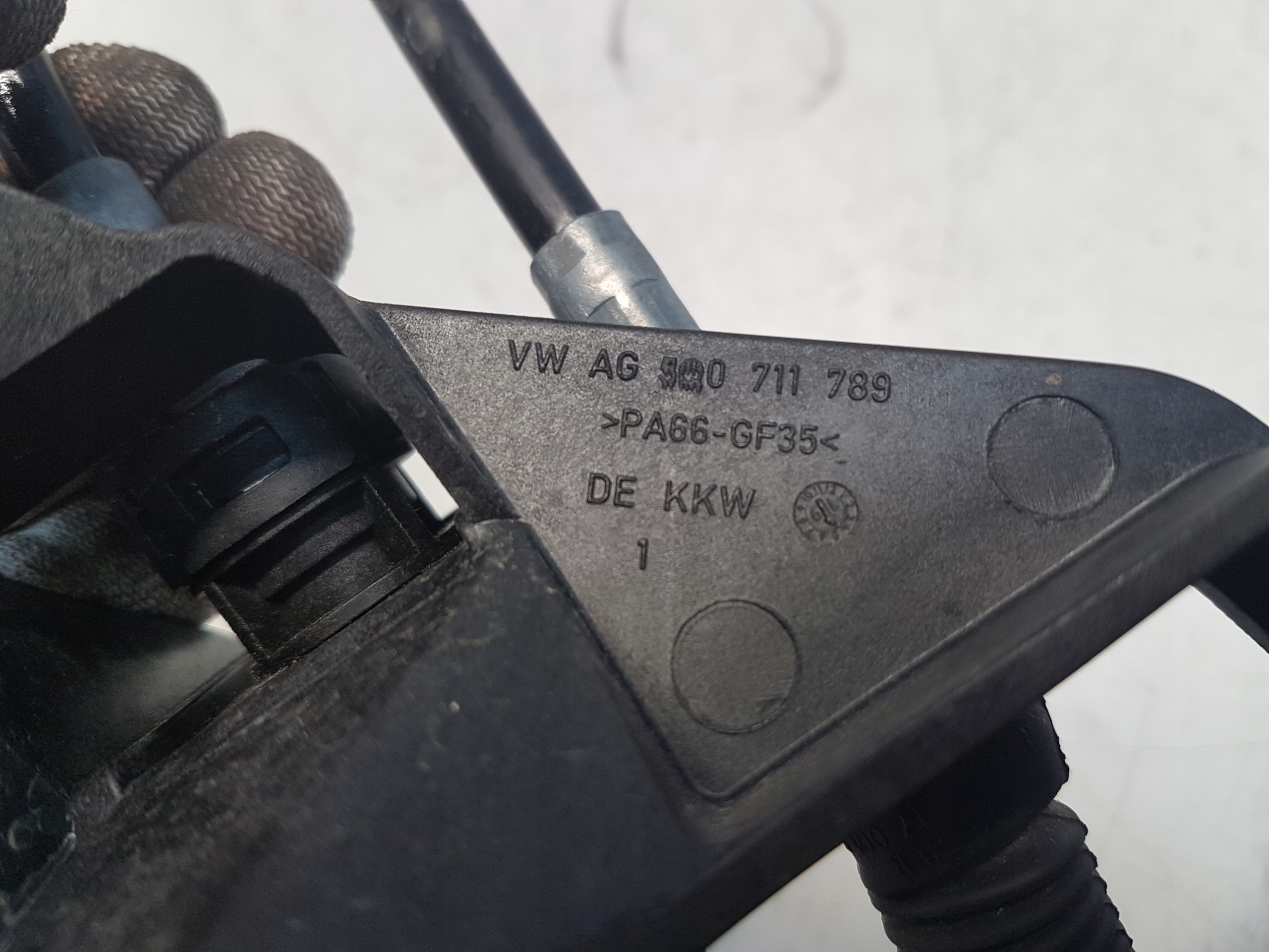SKODA SCALA Bowdenzug Schalt getriebe 2Q0711265H