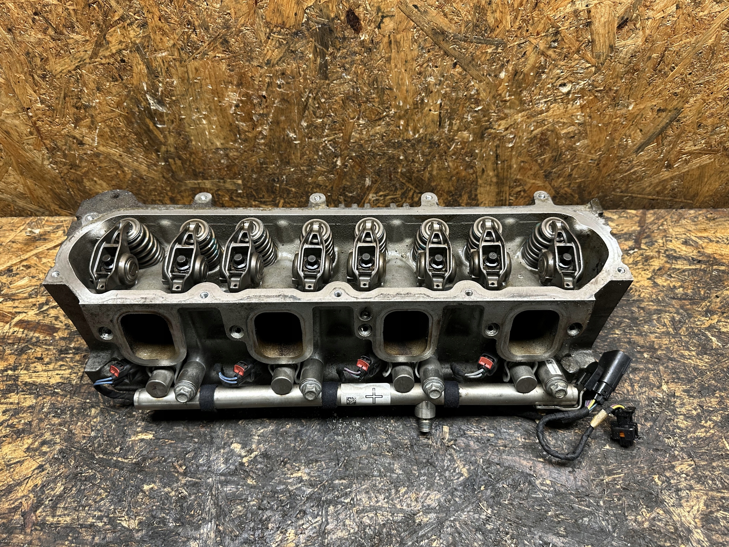 GŁOWICA KOMPLETNA CAMARO SILVERADO ESCALADE 6.2 L86 12620549 PRAWA