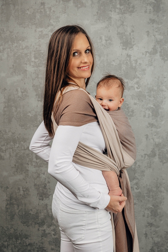 Chusta LennyLamb - Jodełka Baby Caffe Late 4.6 m. Opcje noszenia Na boku Na plecach Przodem W pozycji leżącej