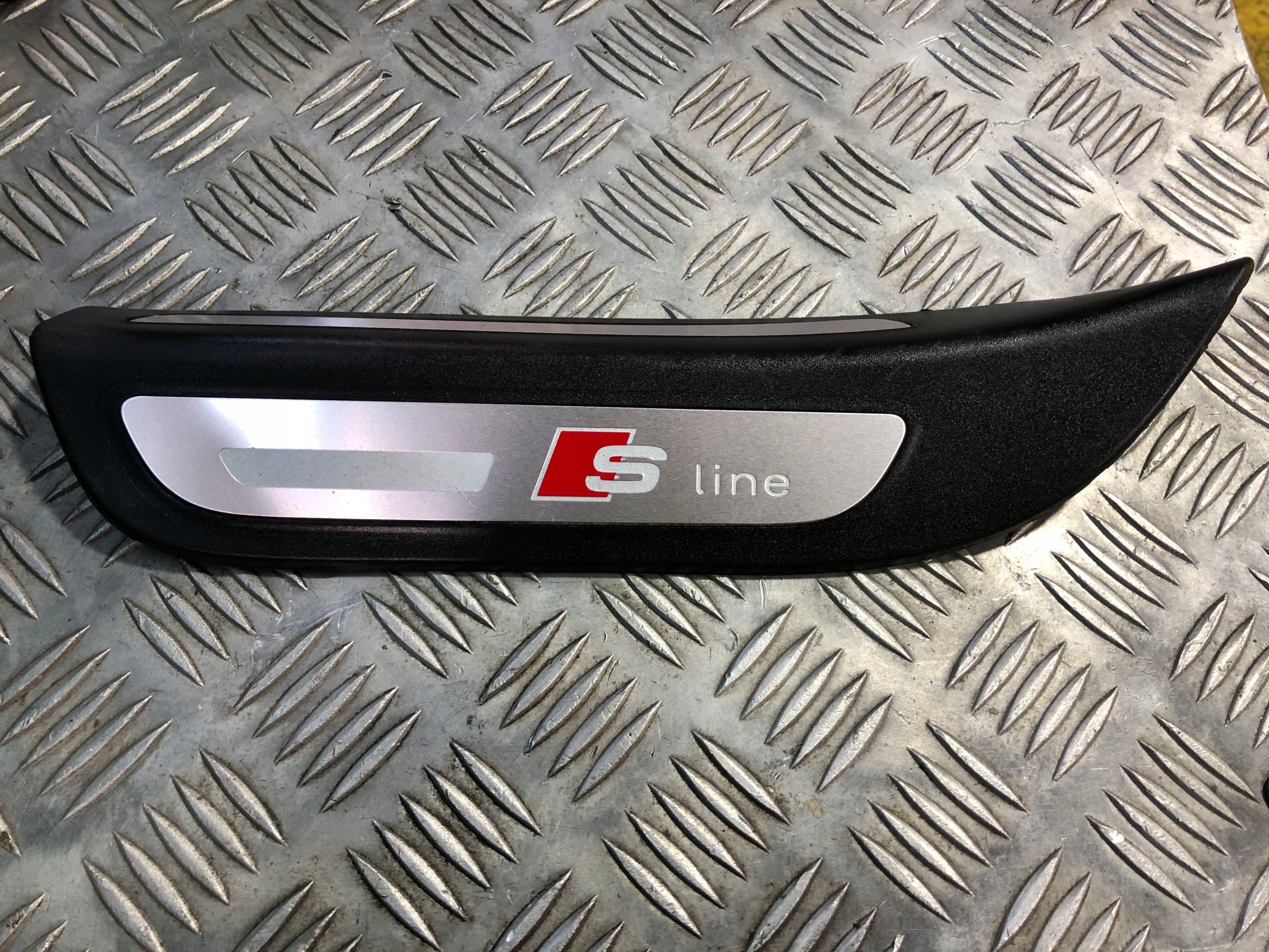 AUDI A5 Q5 SQ5 LISTWA PROGOWA S-LINE 8R085337F