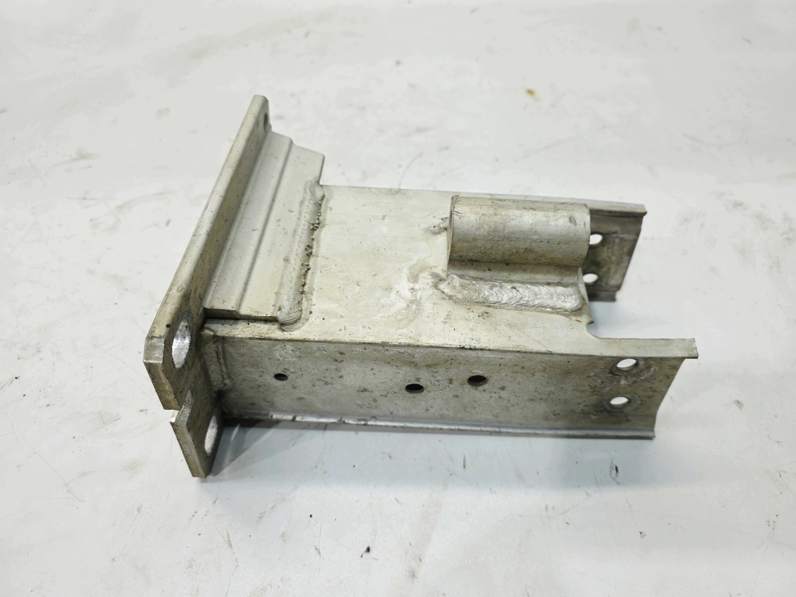 špička nosníku pravá AUDI A4 B8 A5 8T LIFT 8K0807134D