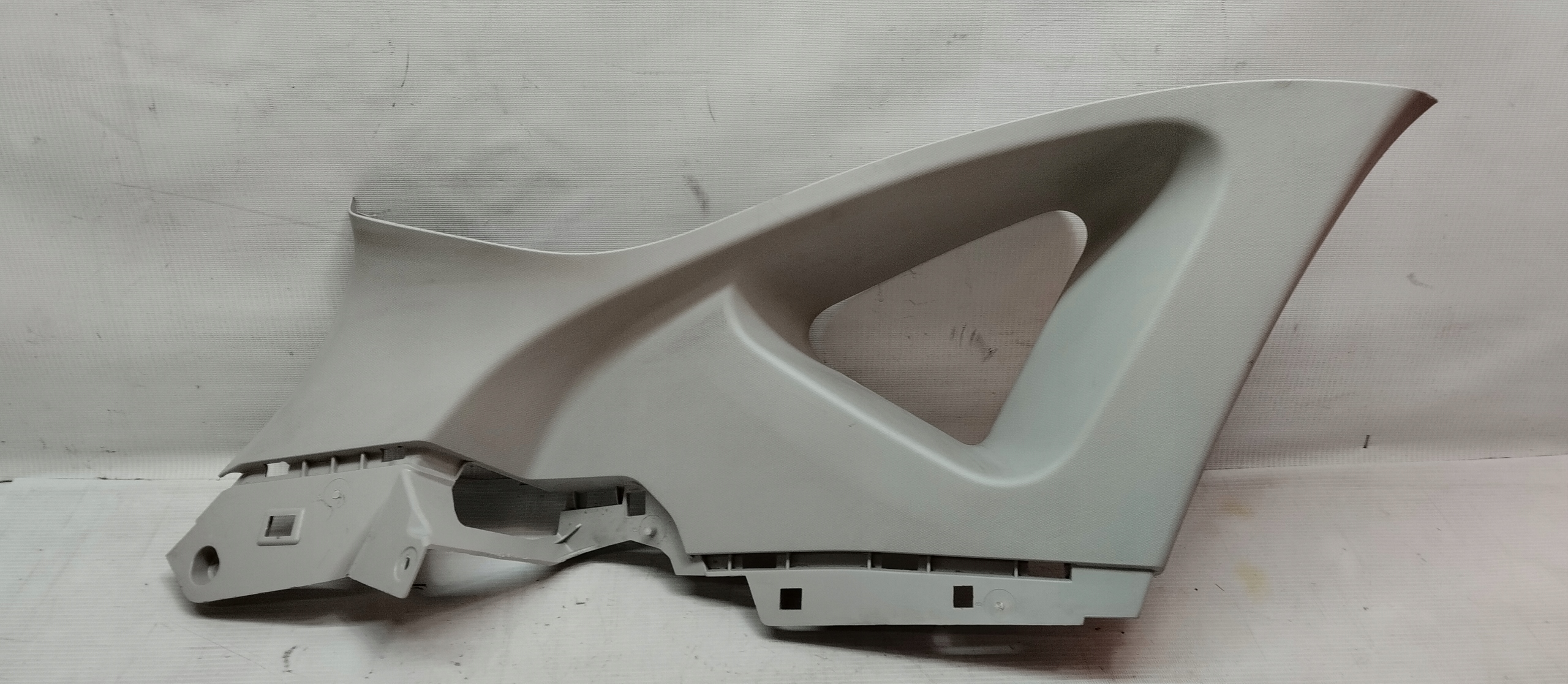 769337452R,769356081R - КРИШКА СТІЙКИ CAPTUR II ЗАДНЯ ПРАВА 769337452R