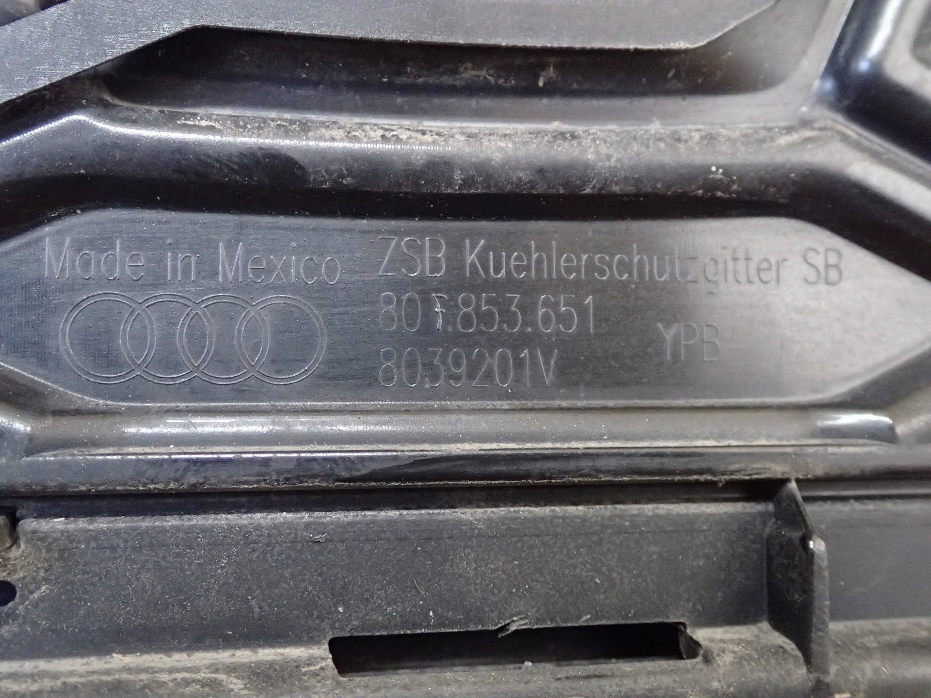 ATRAPA GRIL AUDI Q5 2 II 80F FYT SPORTBACK LIFT Jakość części (zgodnie z GVO) O - oryginał z logo producenta pojazdu (OE)