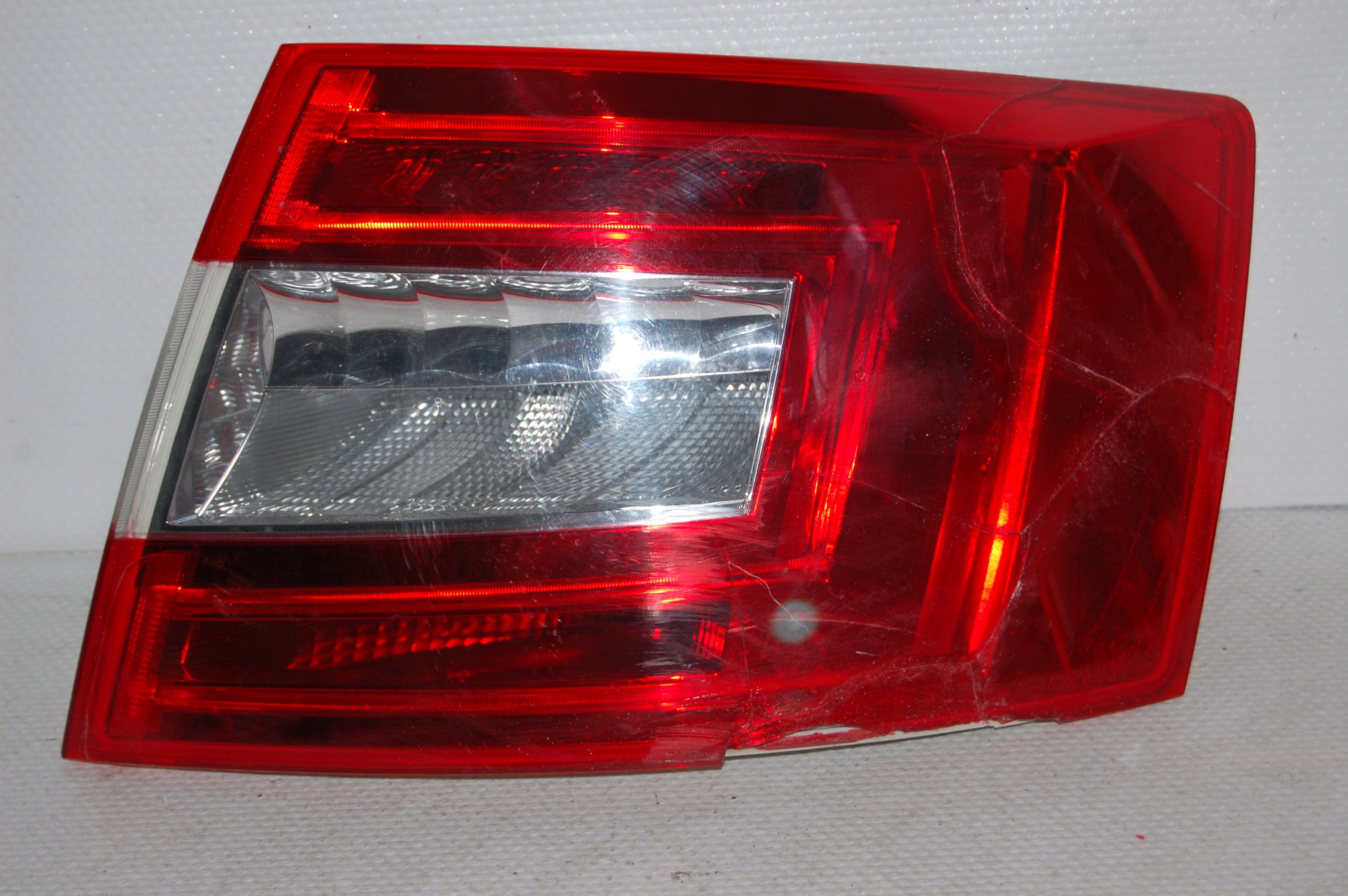 OCTAVIA III универсал led правый 5E9 945712B