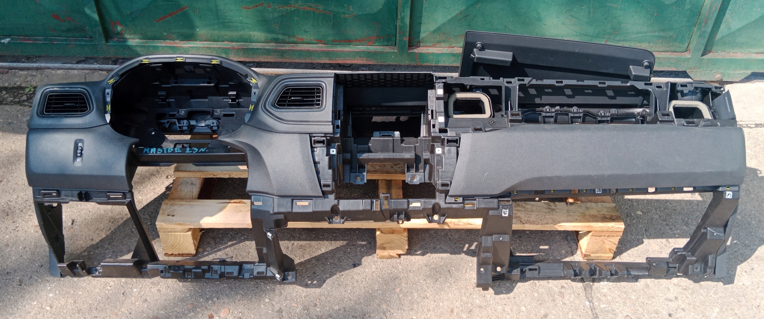 RENAULT MASTER III LIFT IV 23R dashboard instrument panel console PULPIT