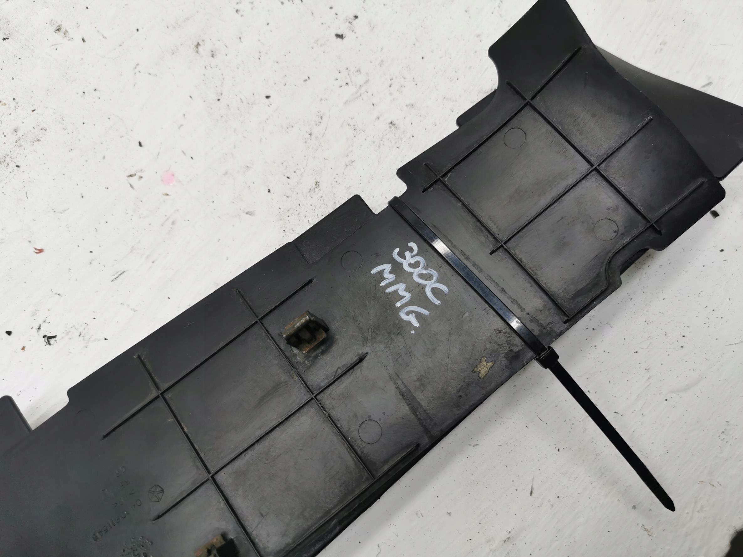 cover intake radiator CHRYSLER 300C 04806114AB