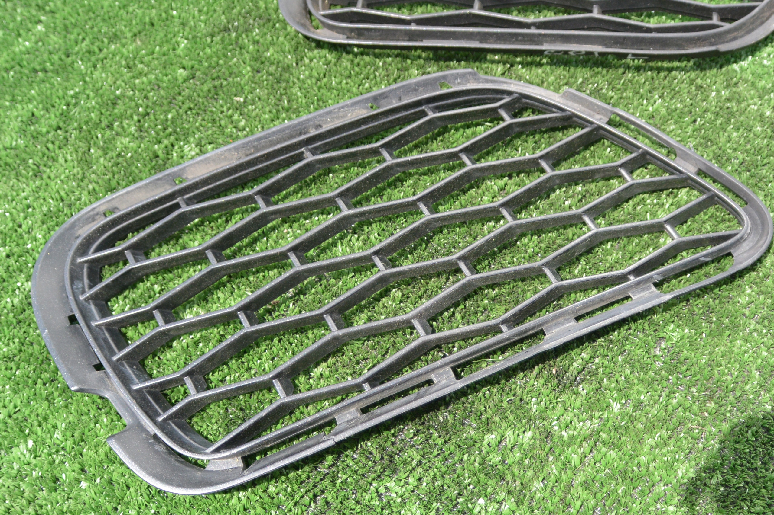 grid of a bumper right left MASERATI QUATTROPORTE VI