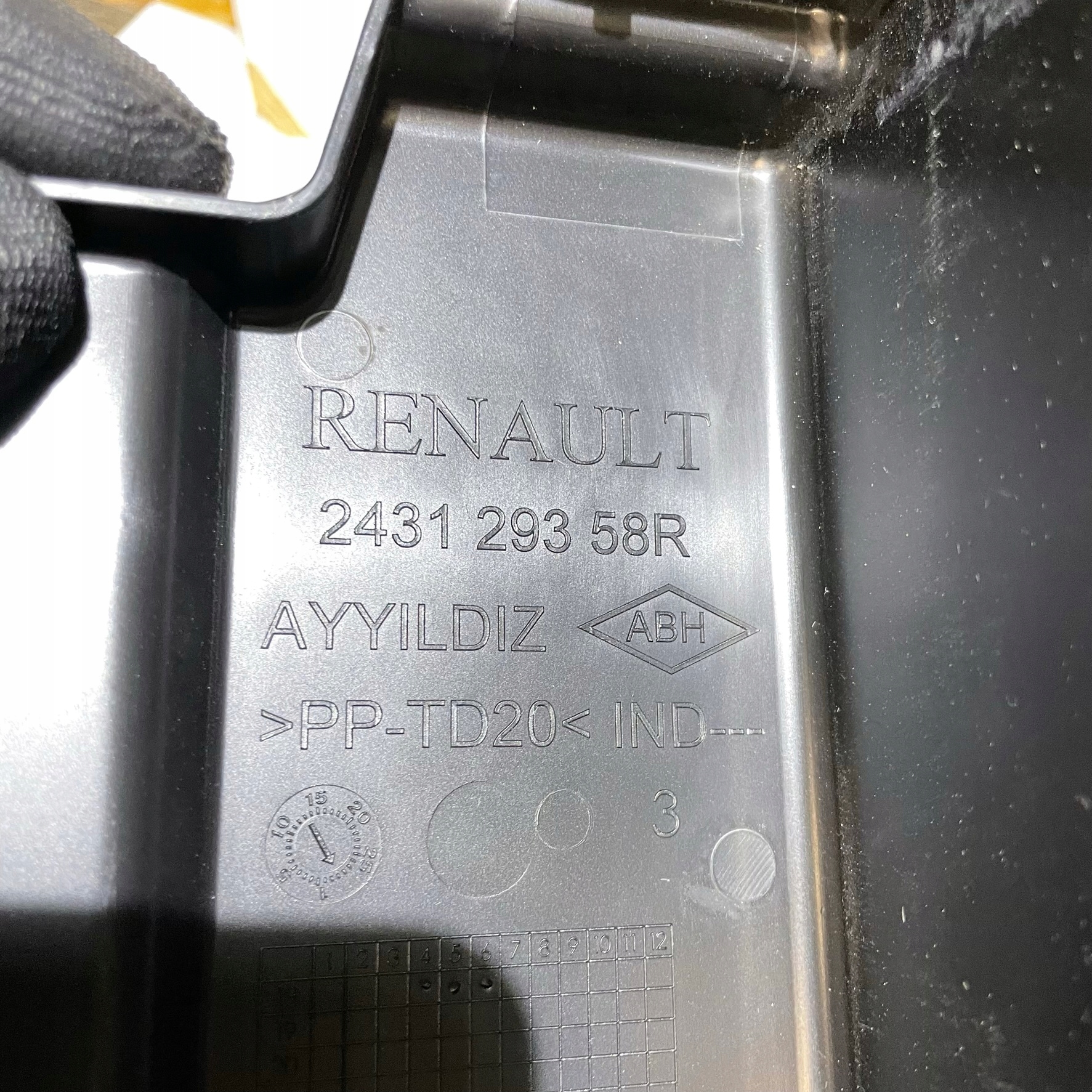 RENAULT CLIO V CAPTUR PUSZKA COMPARTMENT FUSES