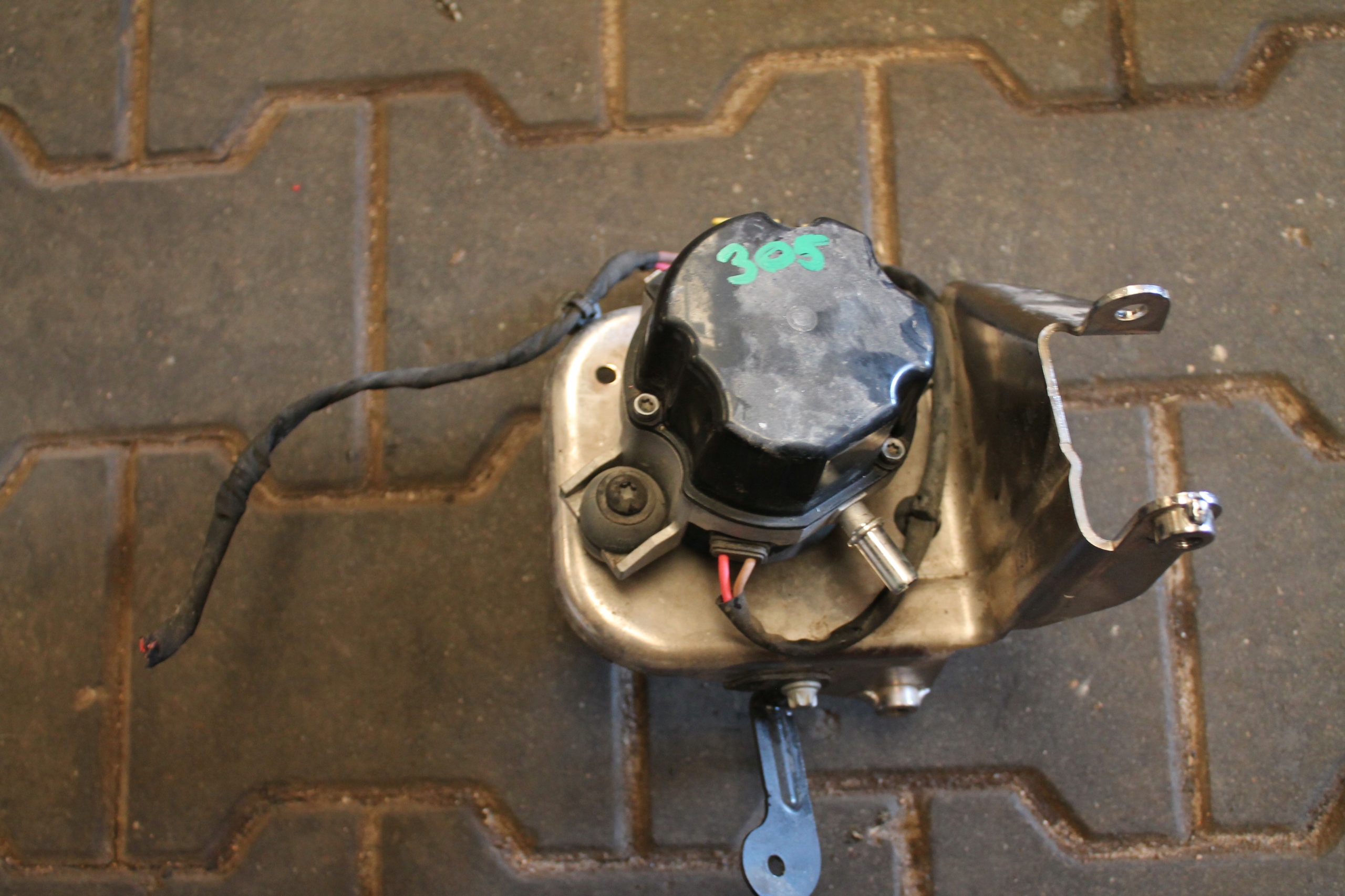 305. pump vacual MERCEDES A0004306132