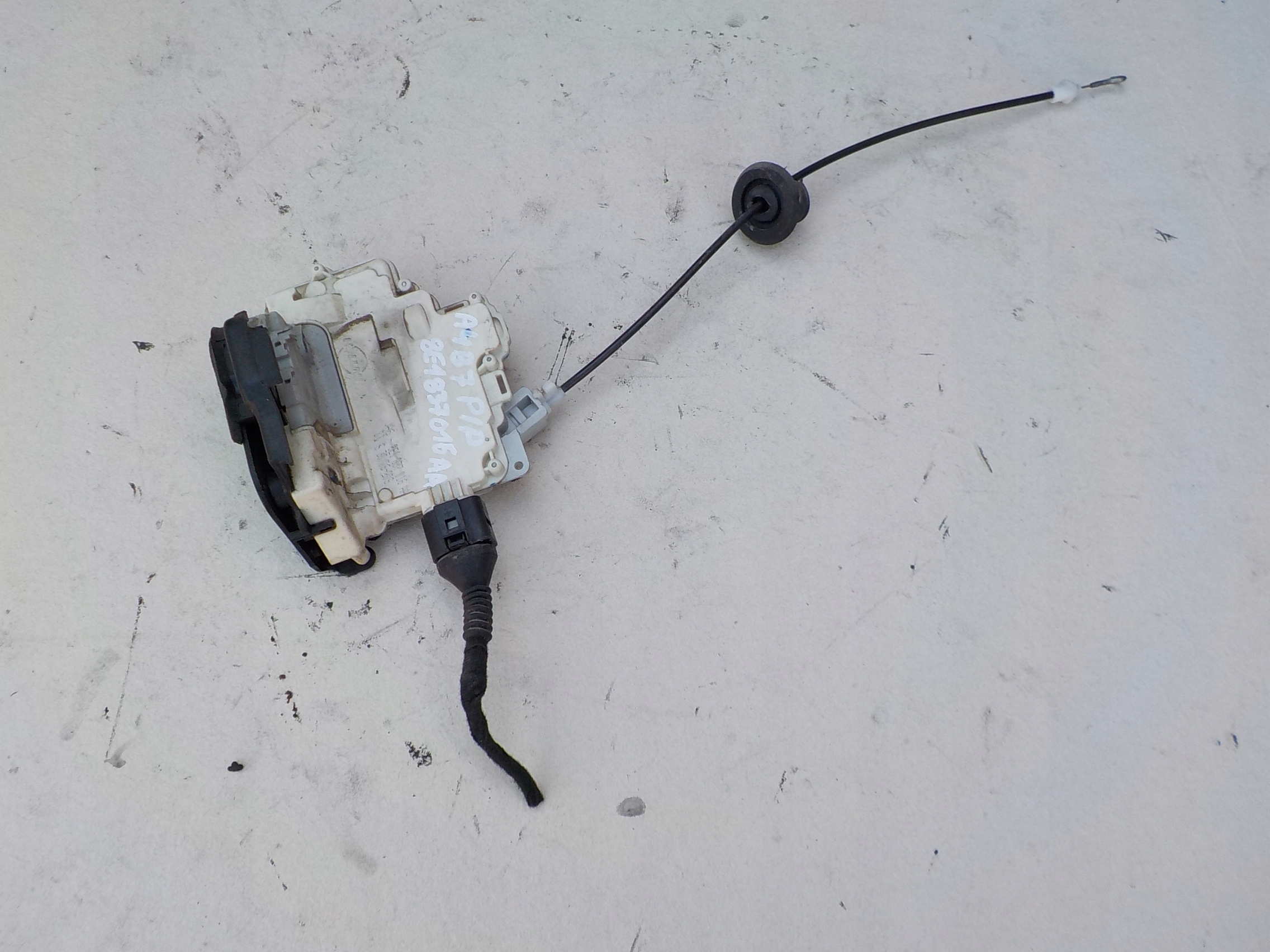 lock right front audi a4 b7 8E1837016AA